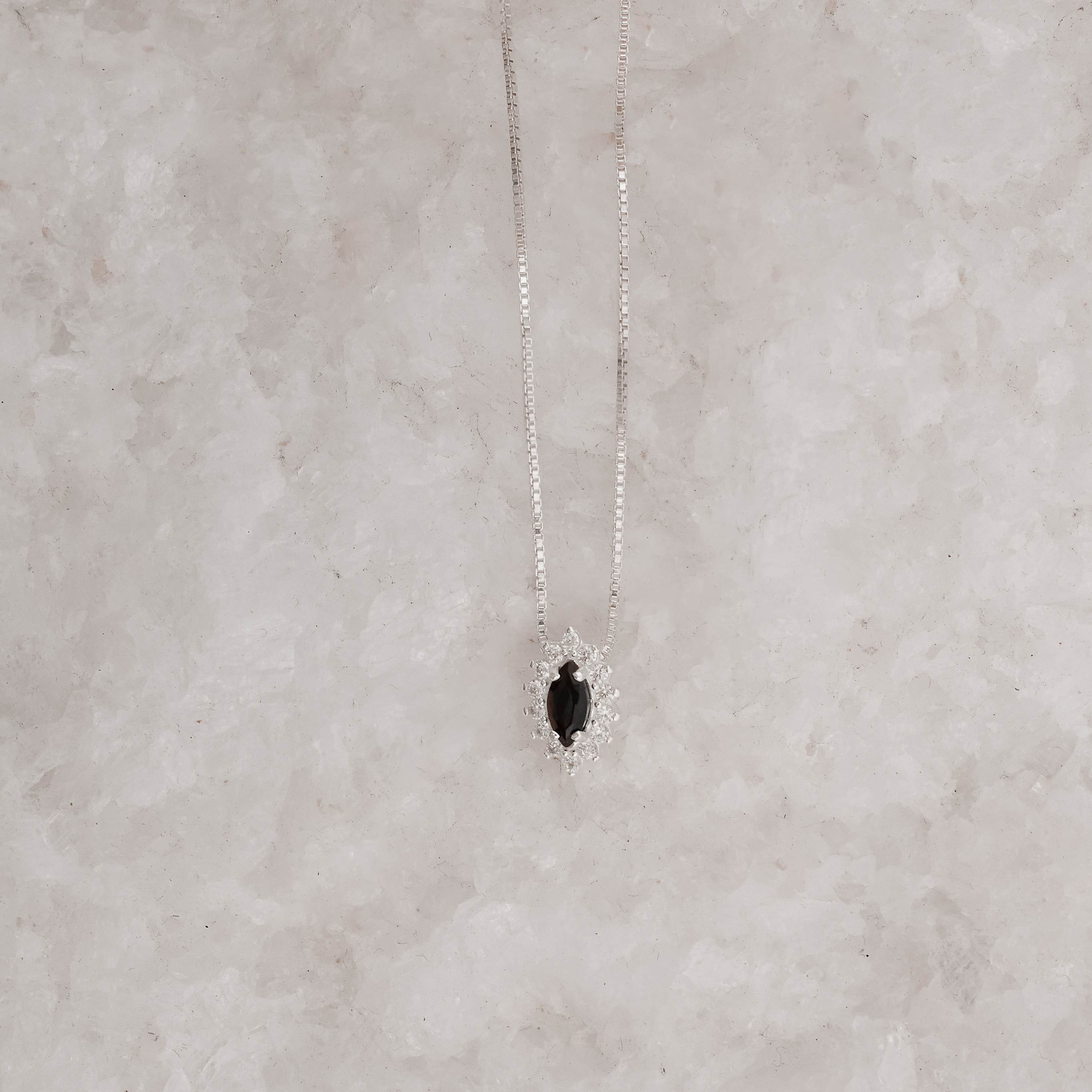 Imagem Secundária Colar zircônia navete ônix com cravejado 10mm 45cm