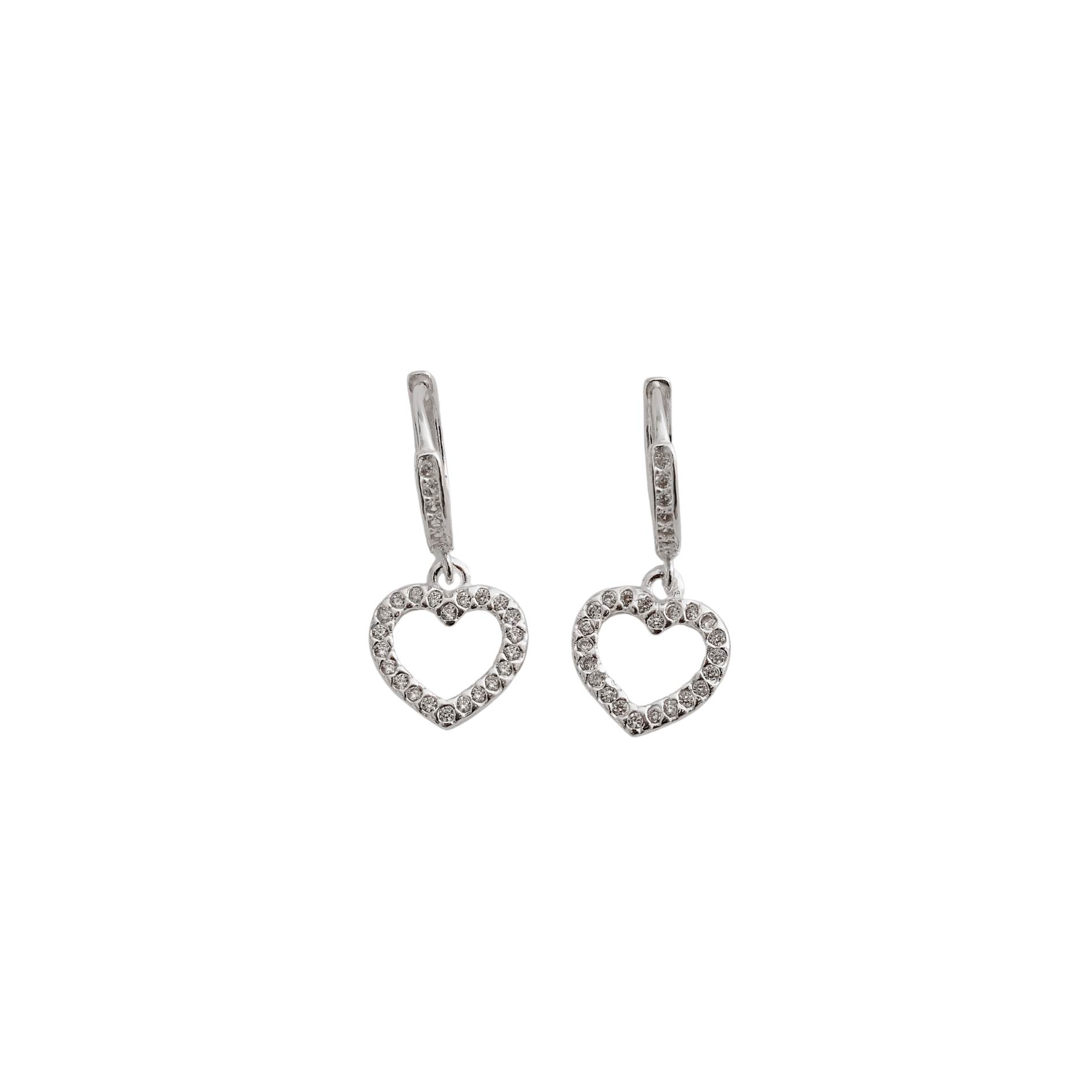 Argola click cravejada 10mm pingente coração vazado cravejado