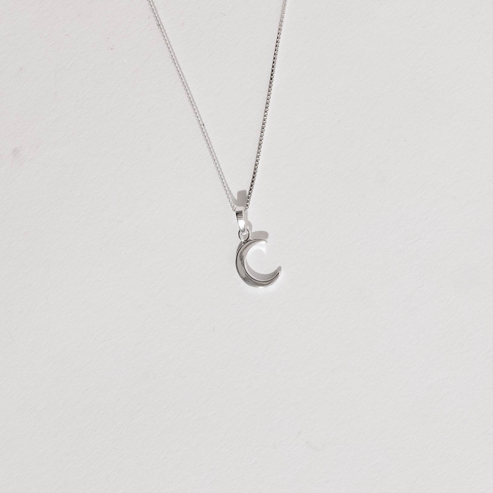 Imagem Colar pingente lua 9mm 40cm