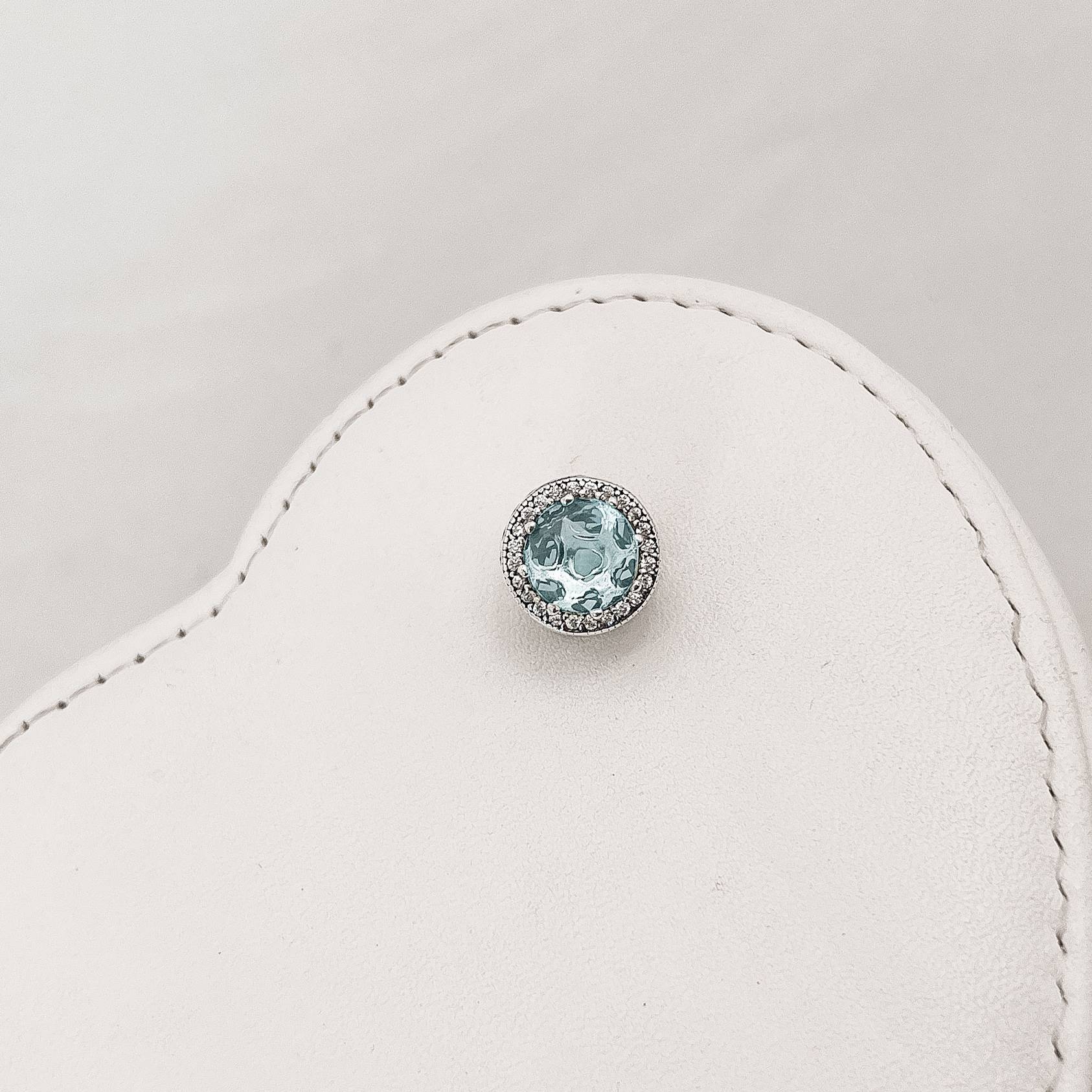 Berloque separador zircônia azul com cravejado detalhe corações vazados 12mm envelhecido