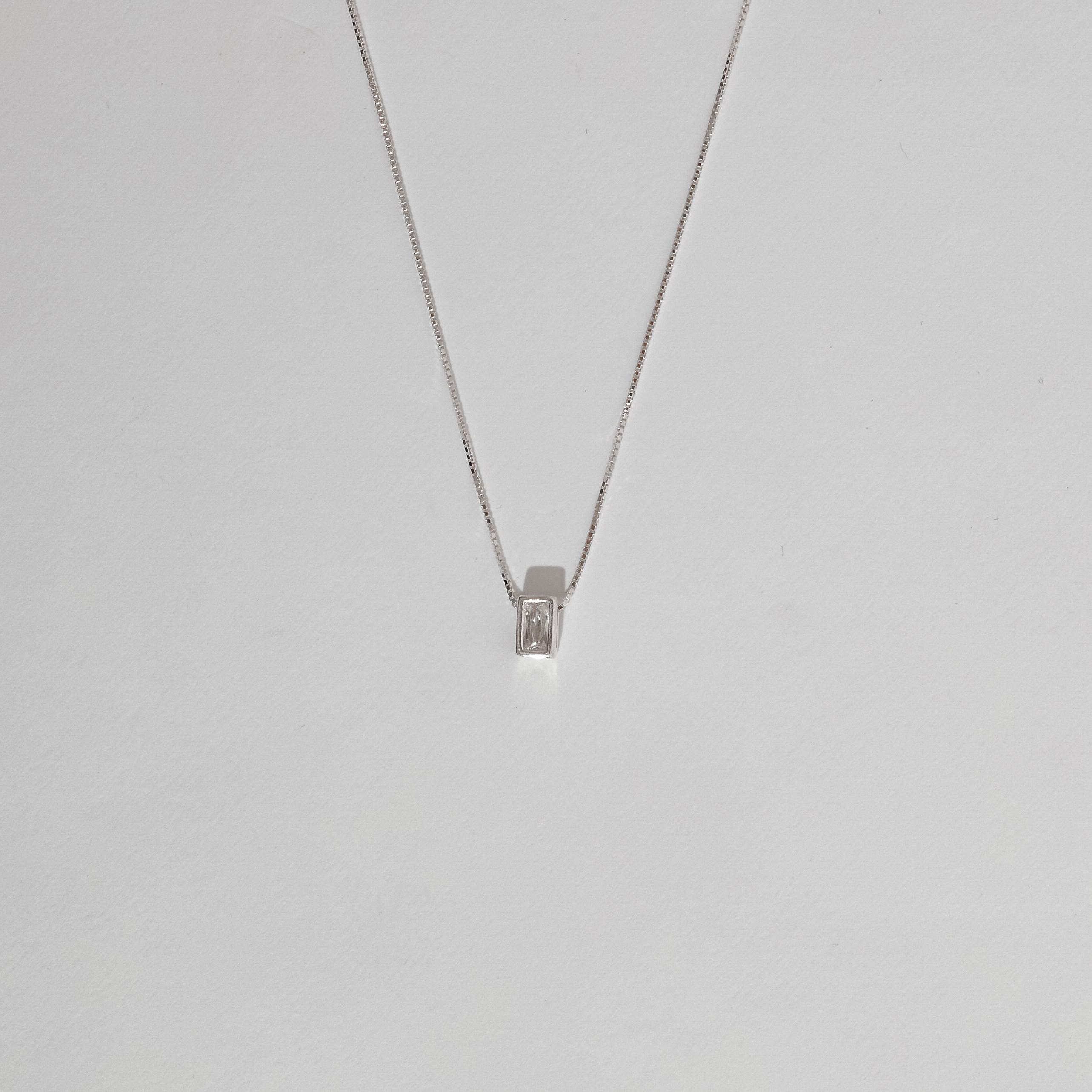 Colar zircônia retangular cristal 5mm 40cm