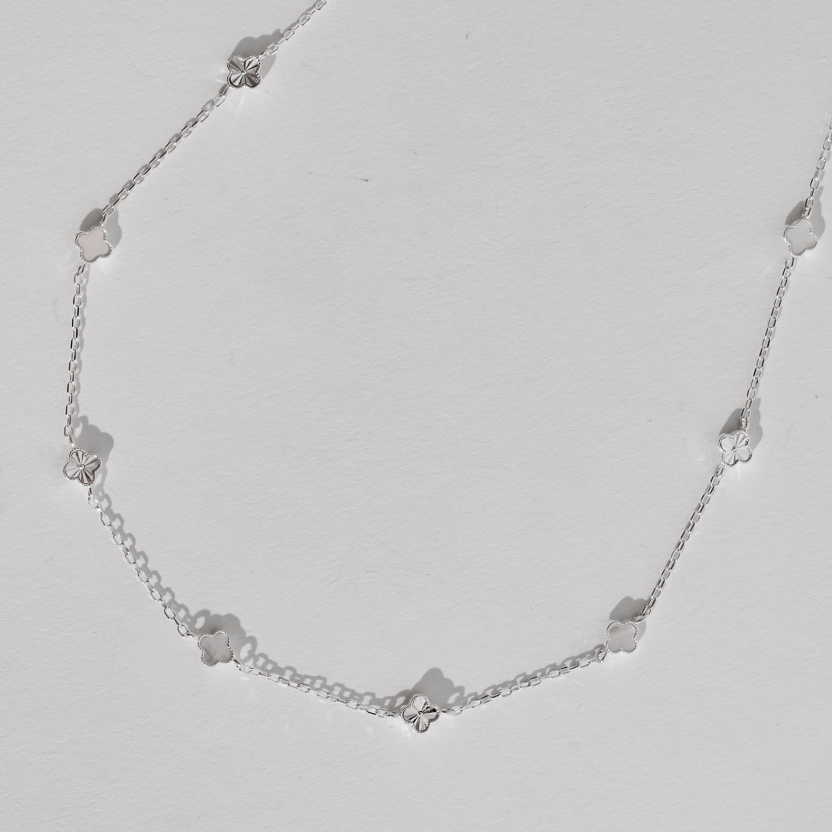 Colar entremeio trevos madrepérola e vinco 5mm corrente cadeado 45+5cm