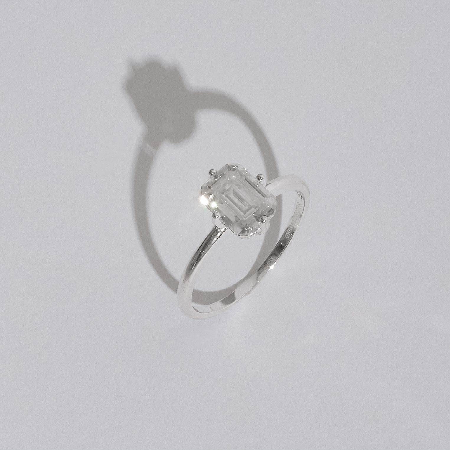 Imagem Secundária Anel solitário moissanite emerald 8x6mm