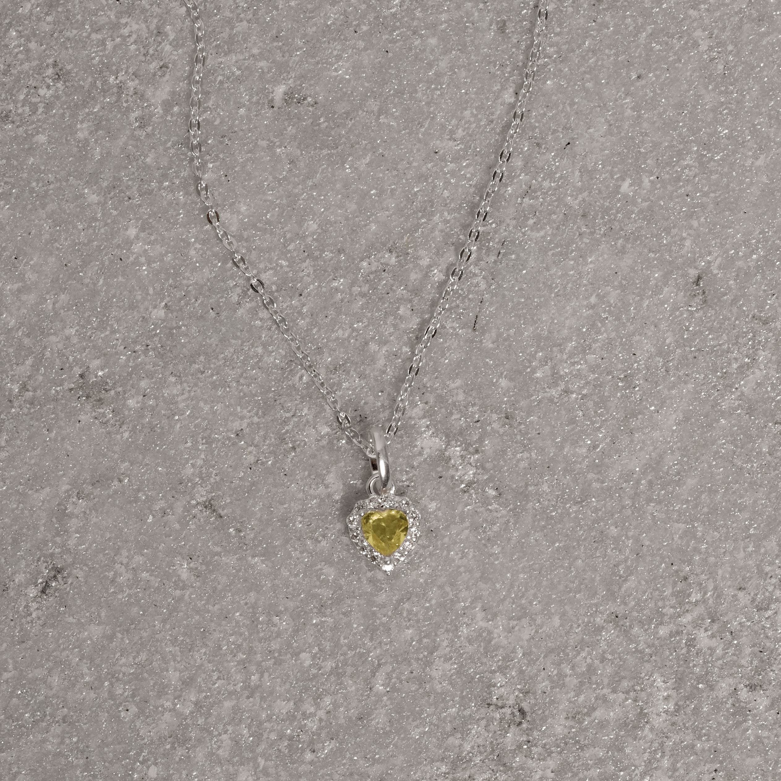 Imagem Secundária Colar pingente zircônia coração amarela com cravejado 7mm corrente cadeadinho 40cm