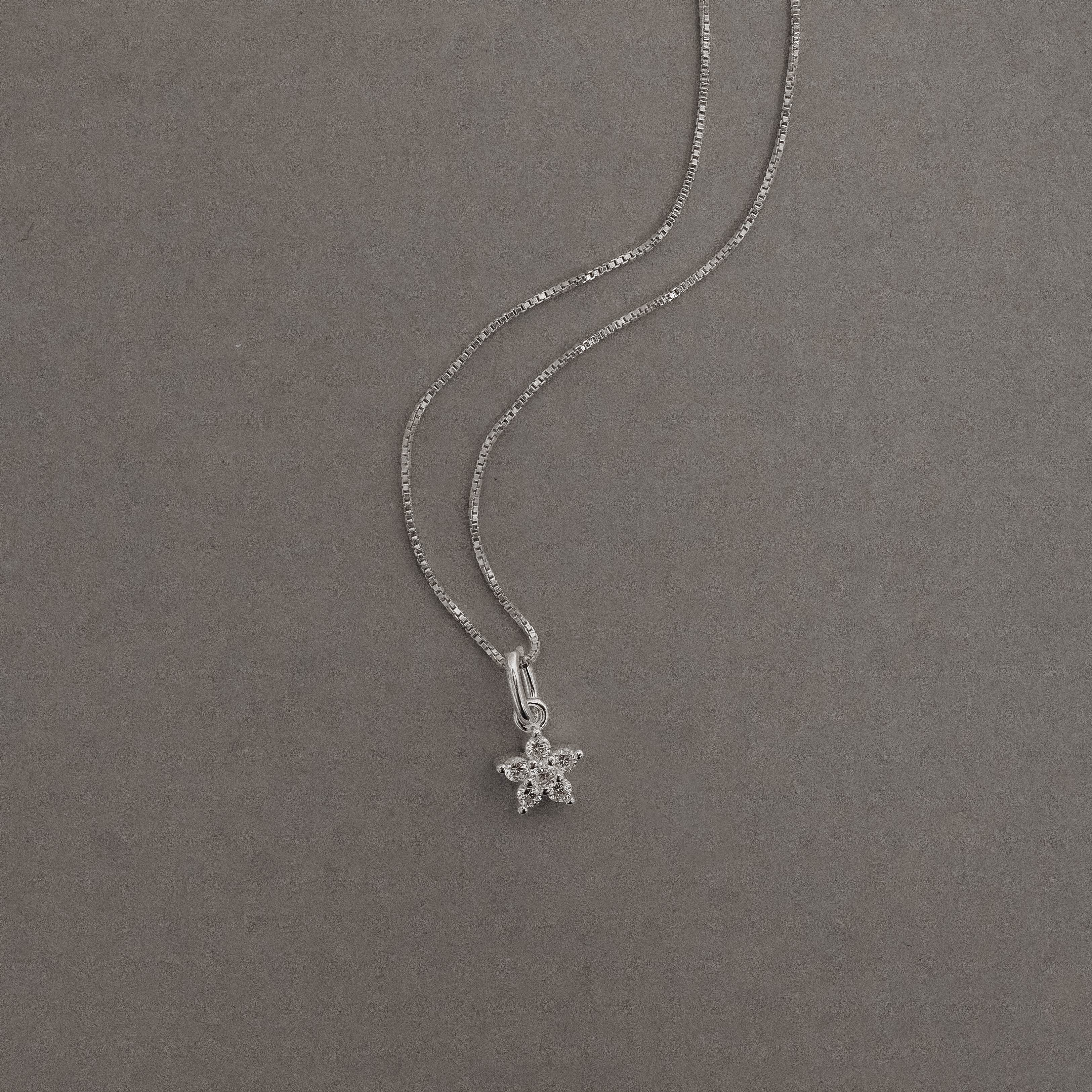 Imagem Secundária Colar pingente flor com cravejado 7mm 40cm