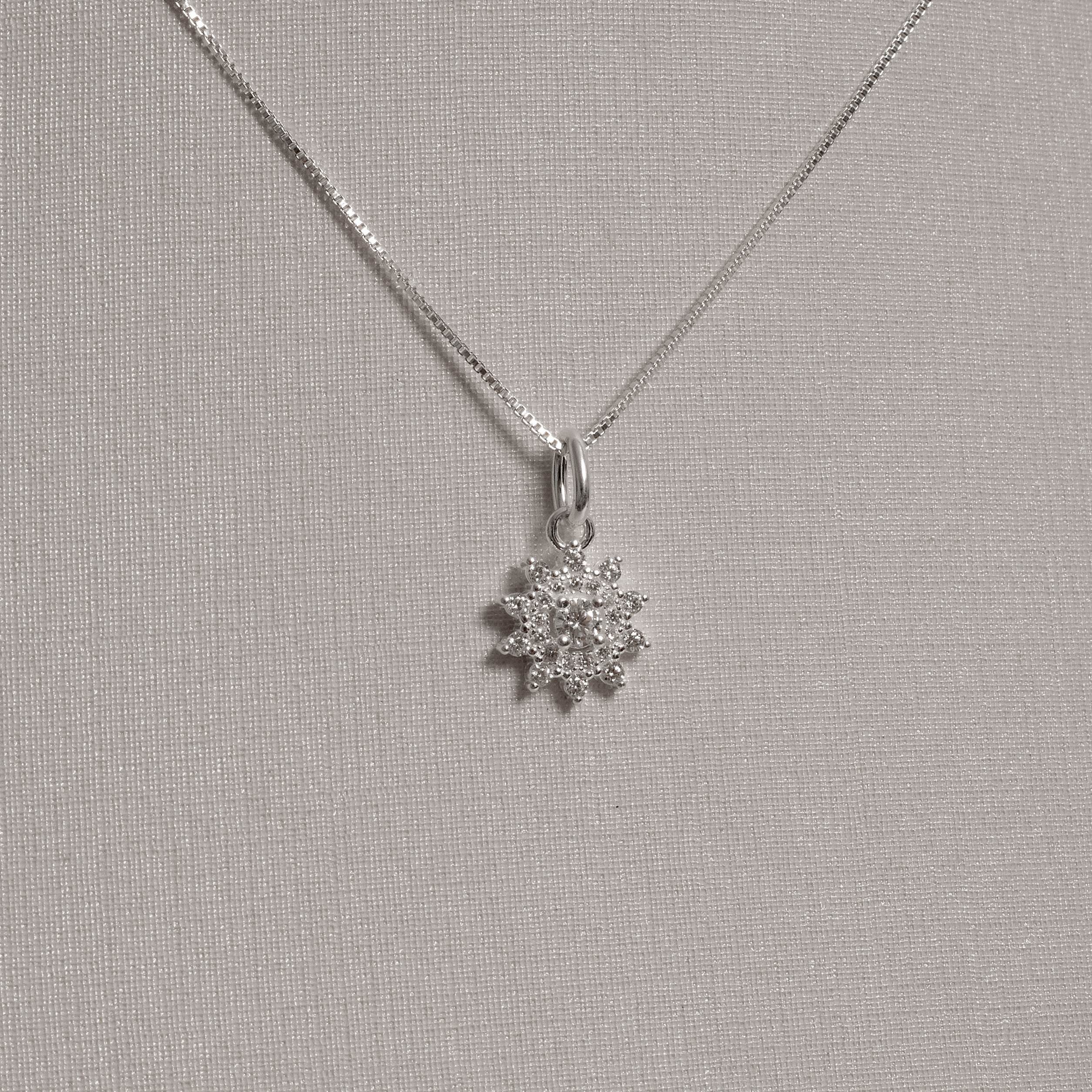 Imagem Secundária Colar pingente flor com cravejado 10mm 45cm