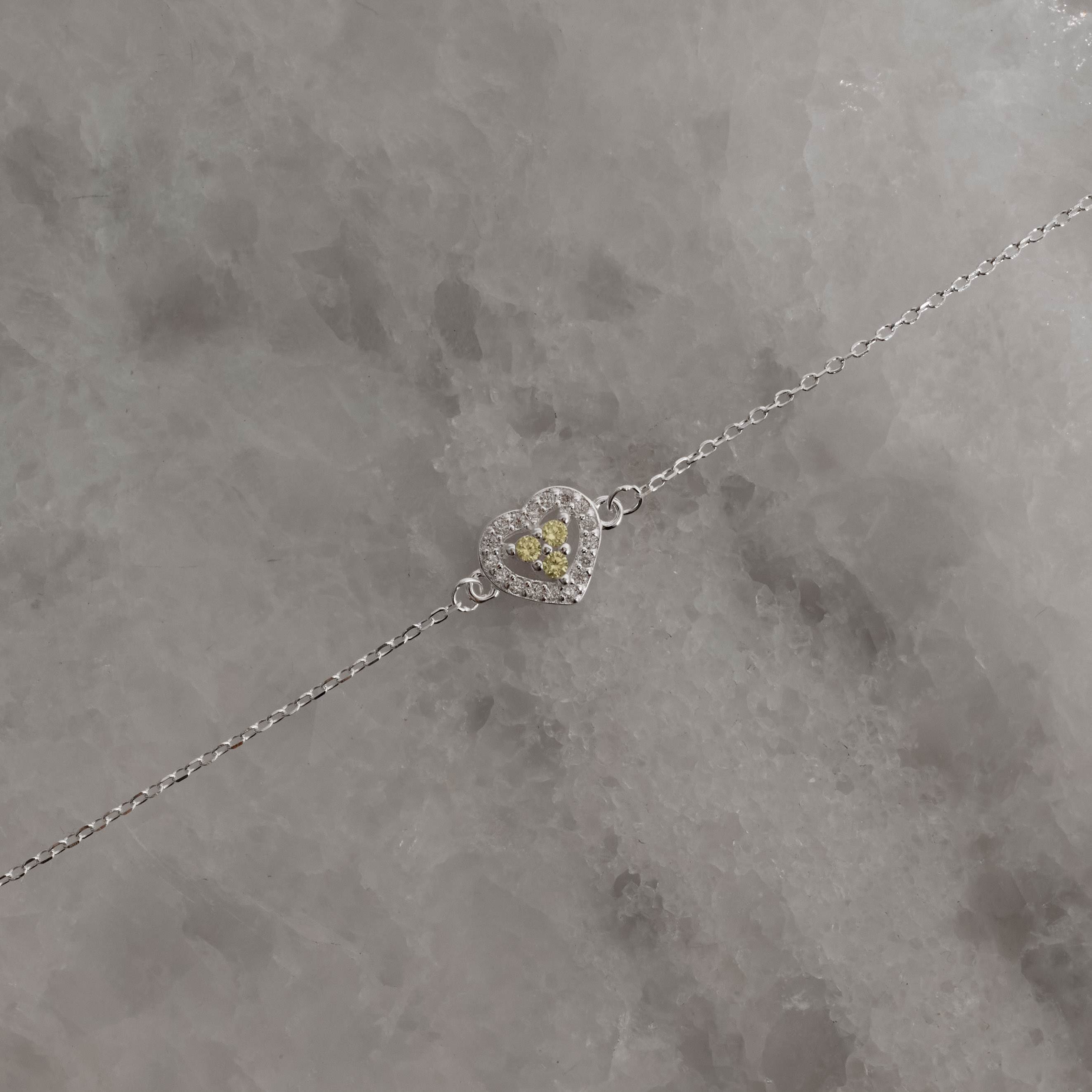 Imagem Secundária Pulseira entremeio coração vazado 3 zircônias amarelas com cravejado 8mm 16+4cm