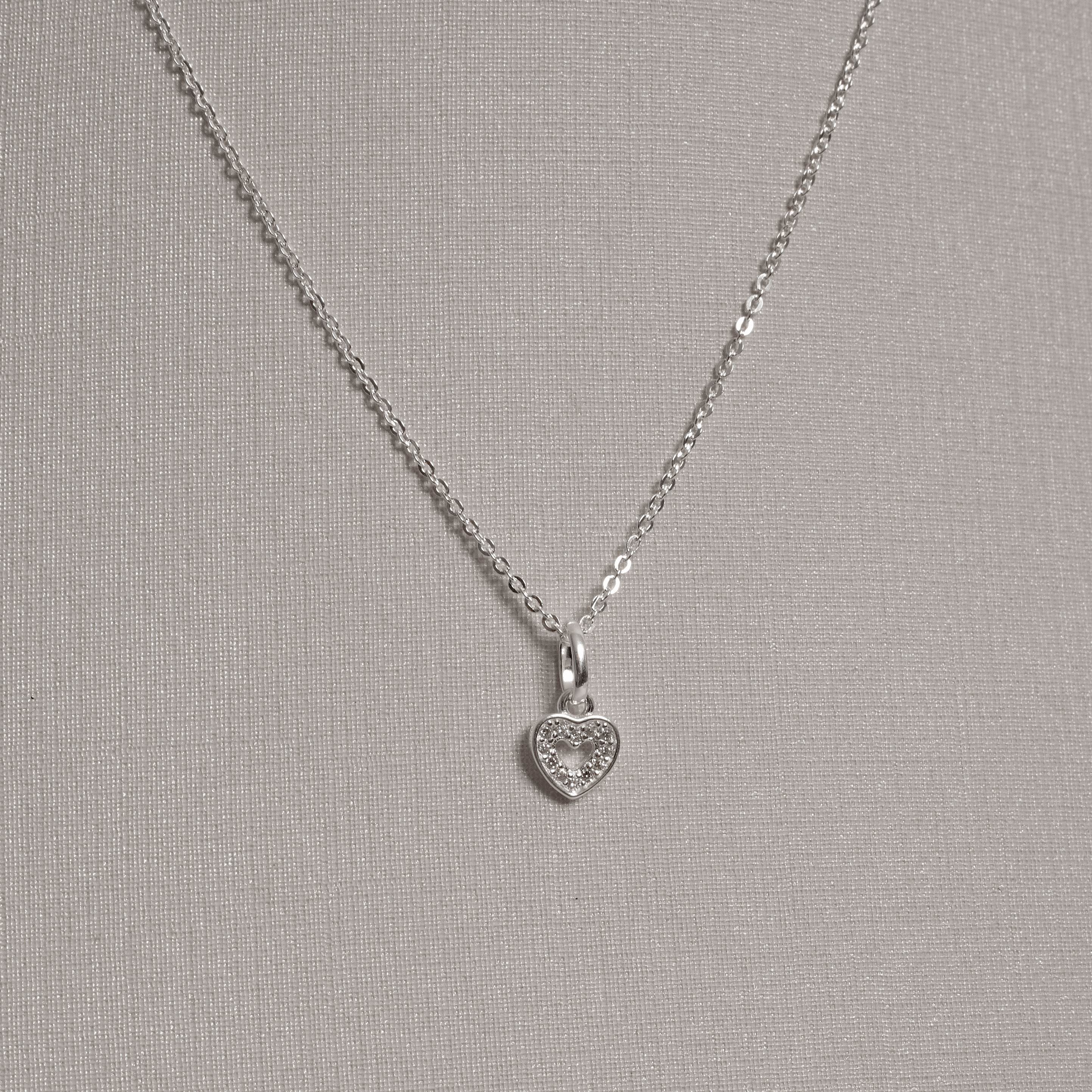 Imagem Secundária Colar pingente coração vazado com zircônias 7mm cristal corrente cadeadinho 40cm