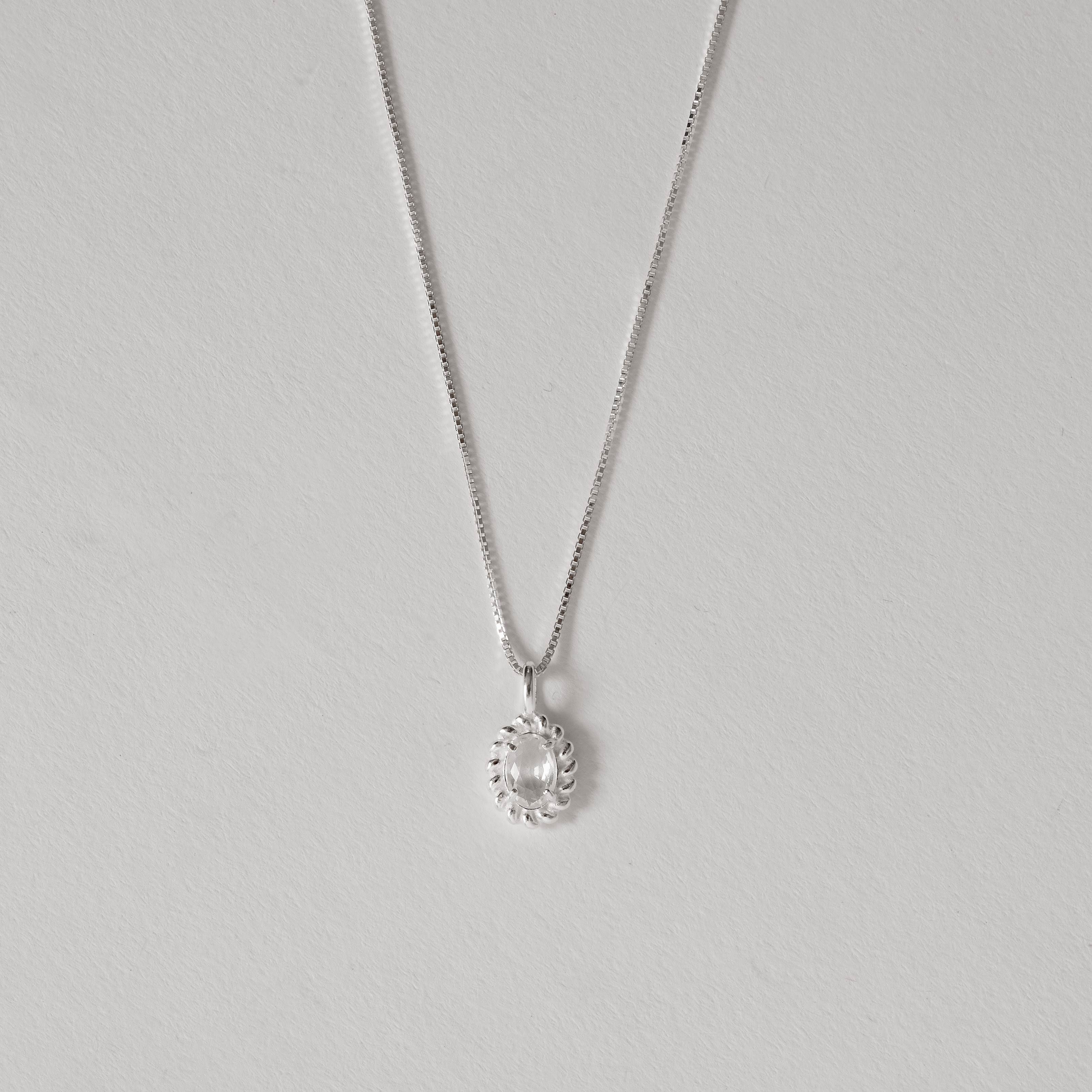 Colar pingente zircônia oval cristal detalhe torcido 10mm 45cm