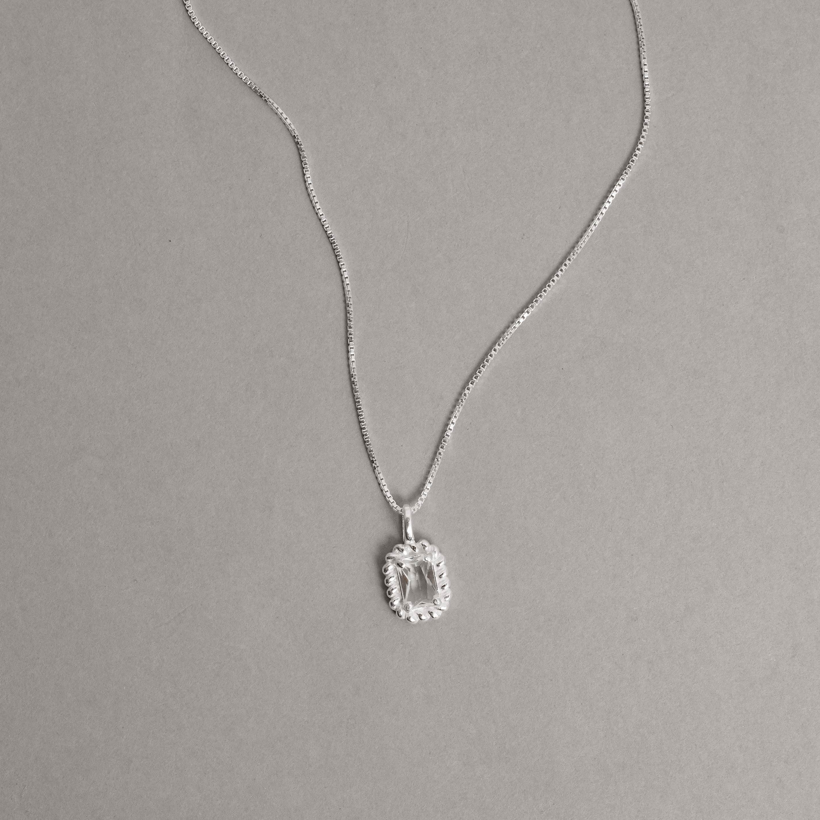 Imagem Secundária Colar pingente zircônia retangular cristal detalhe torcido 10mm 45cm