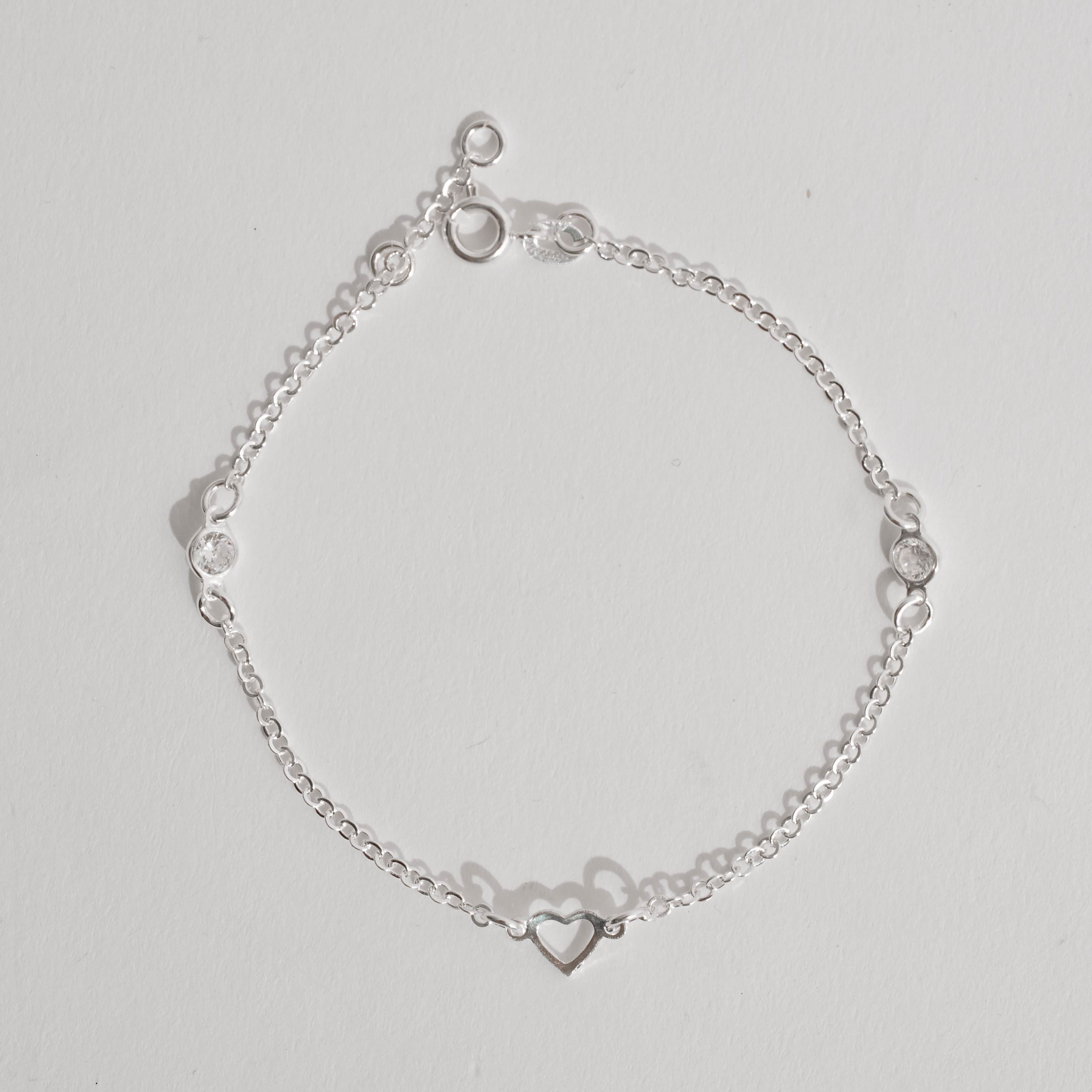 Pulseira entremeios zircônias 4mm e coração vazado 19cm