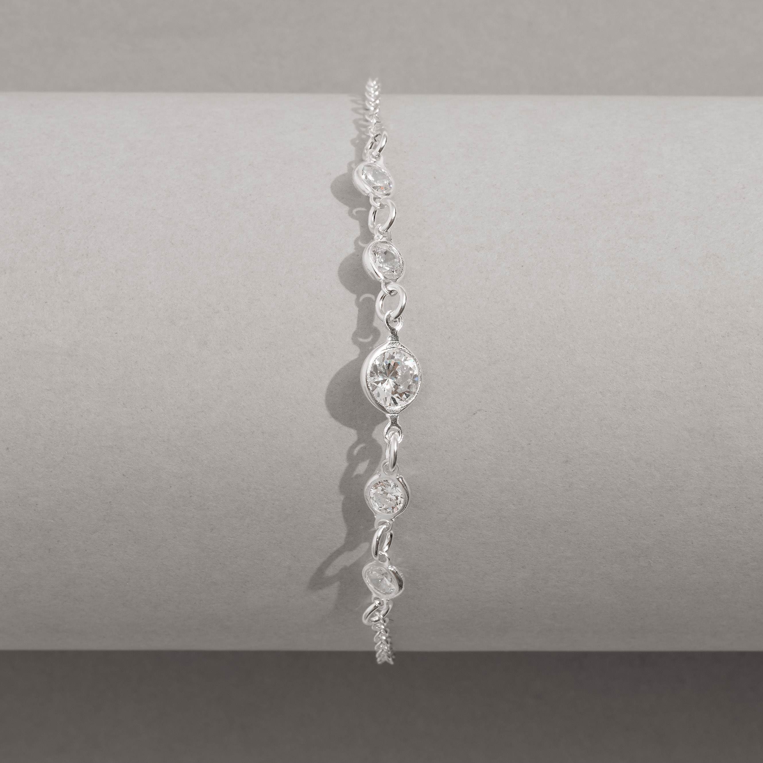 Imagem Secundária Pulseira entremeios zircônias 4 e 7mm 19cm