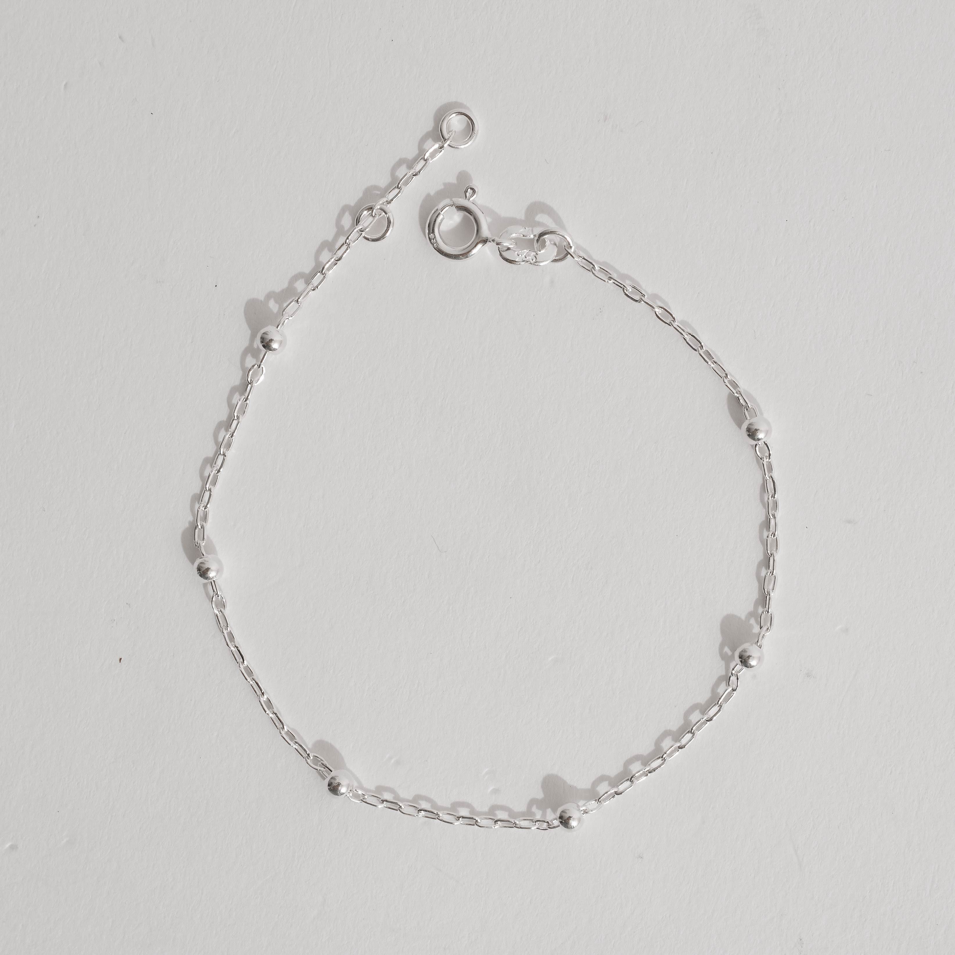 Pulseira entremeio bolas 4mm corrente cartier 18,5cm