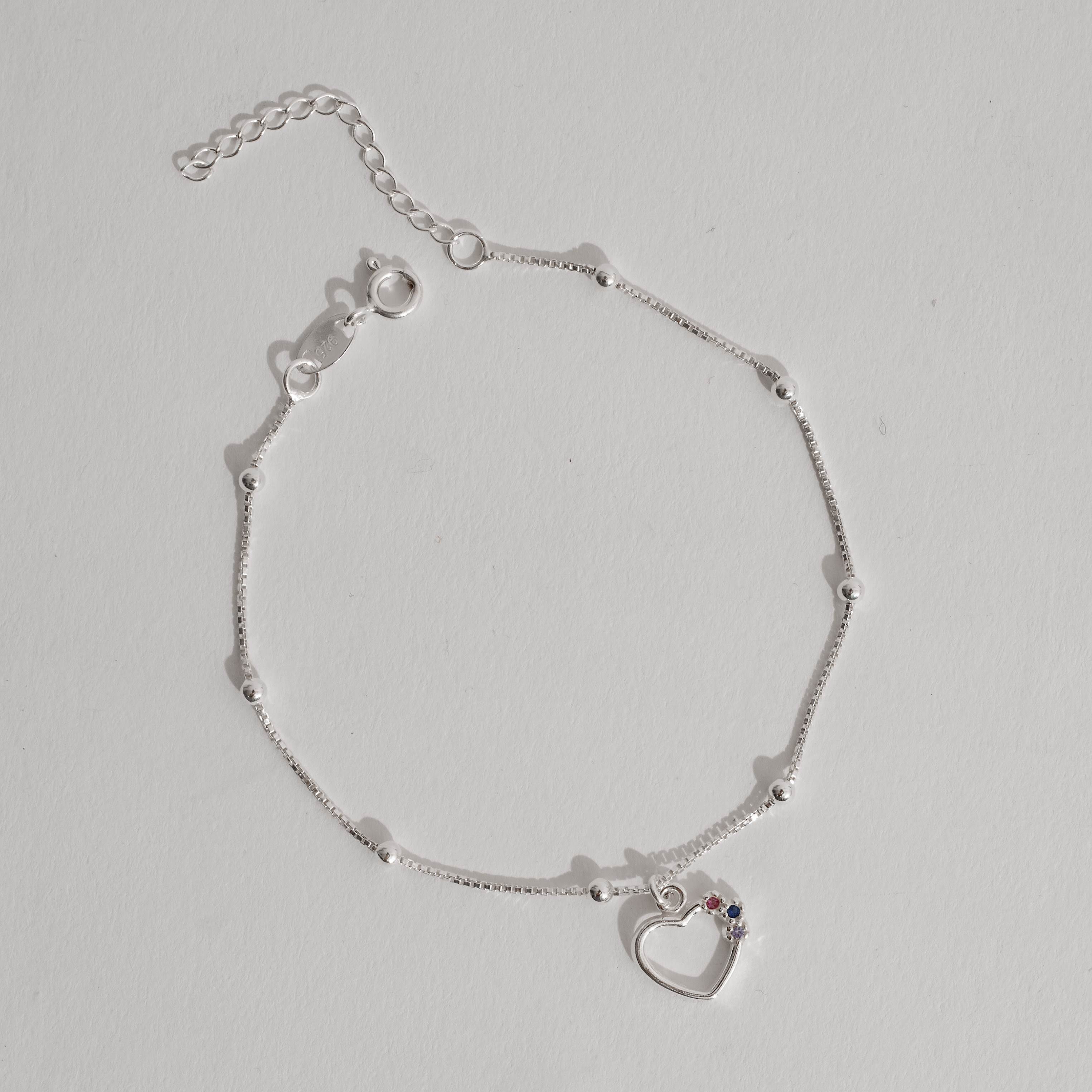 Pulseira pingente coração vazado detalhe cravejado colorido 11mm com bolas