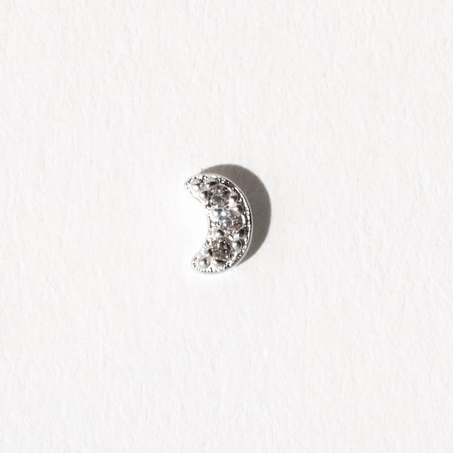 Piercing haste lua cravejada 5mm orelha esquerda