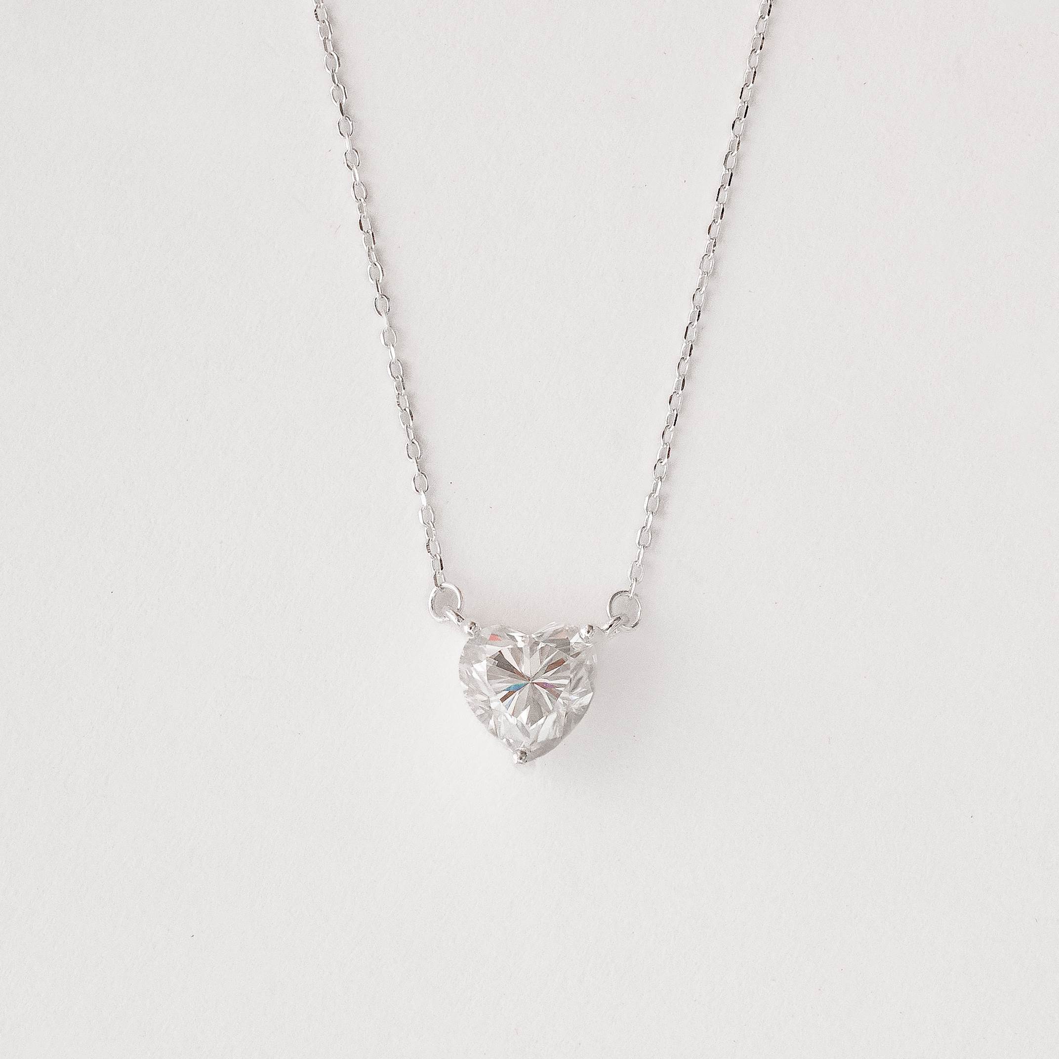Imagem Colar entremeio moissanite coração cristal 8x8mm corrente cadeado 40+5cm