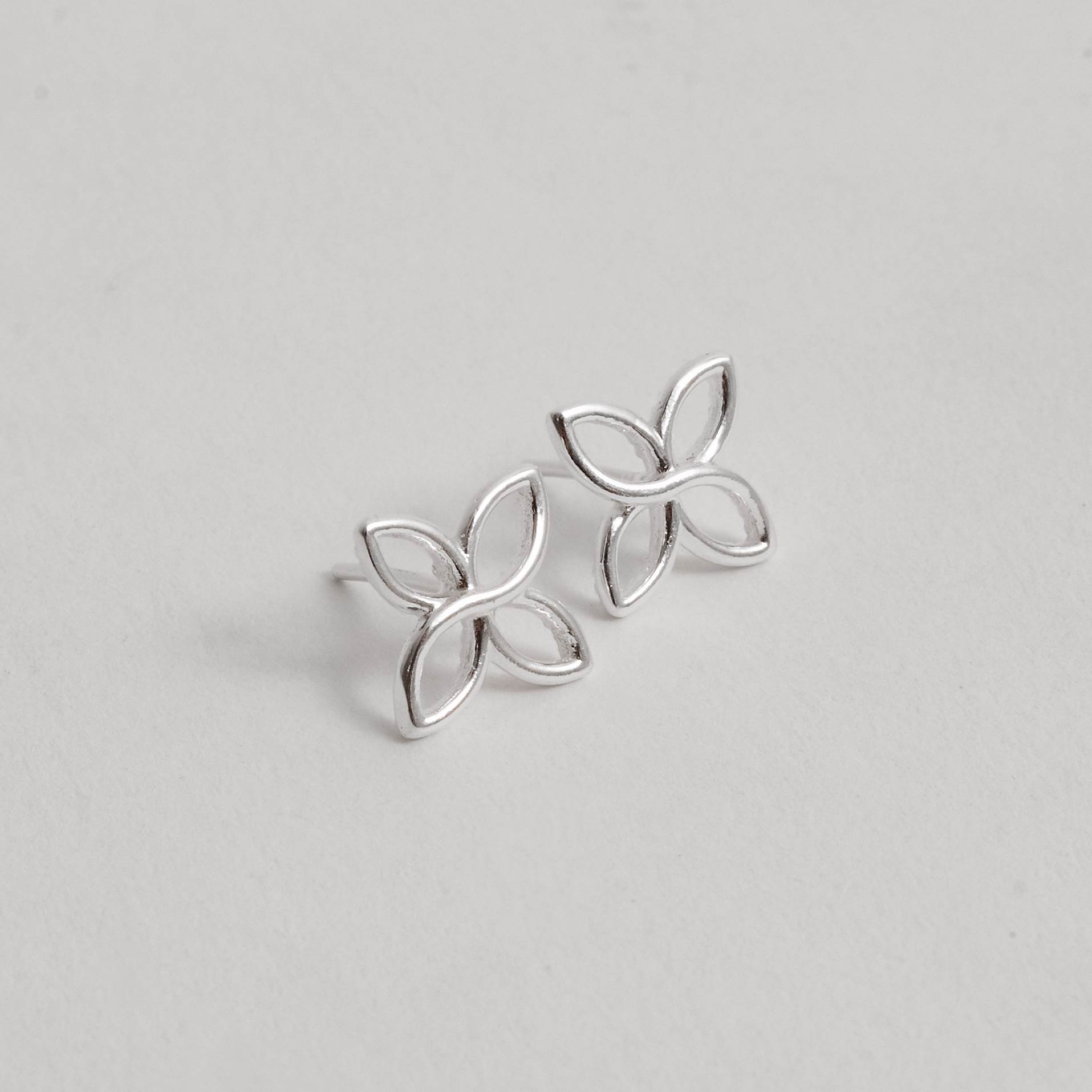 Imagem Secundária Brinco flor vazada 13mm