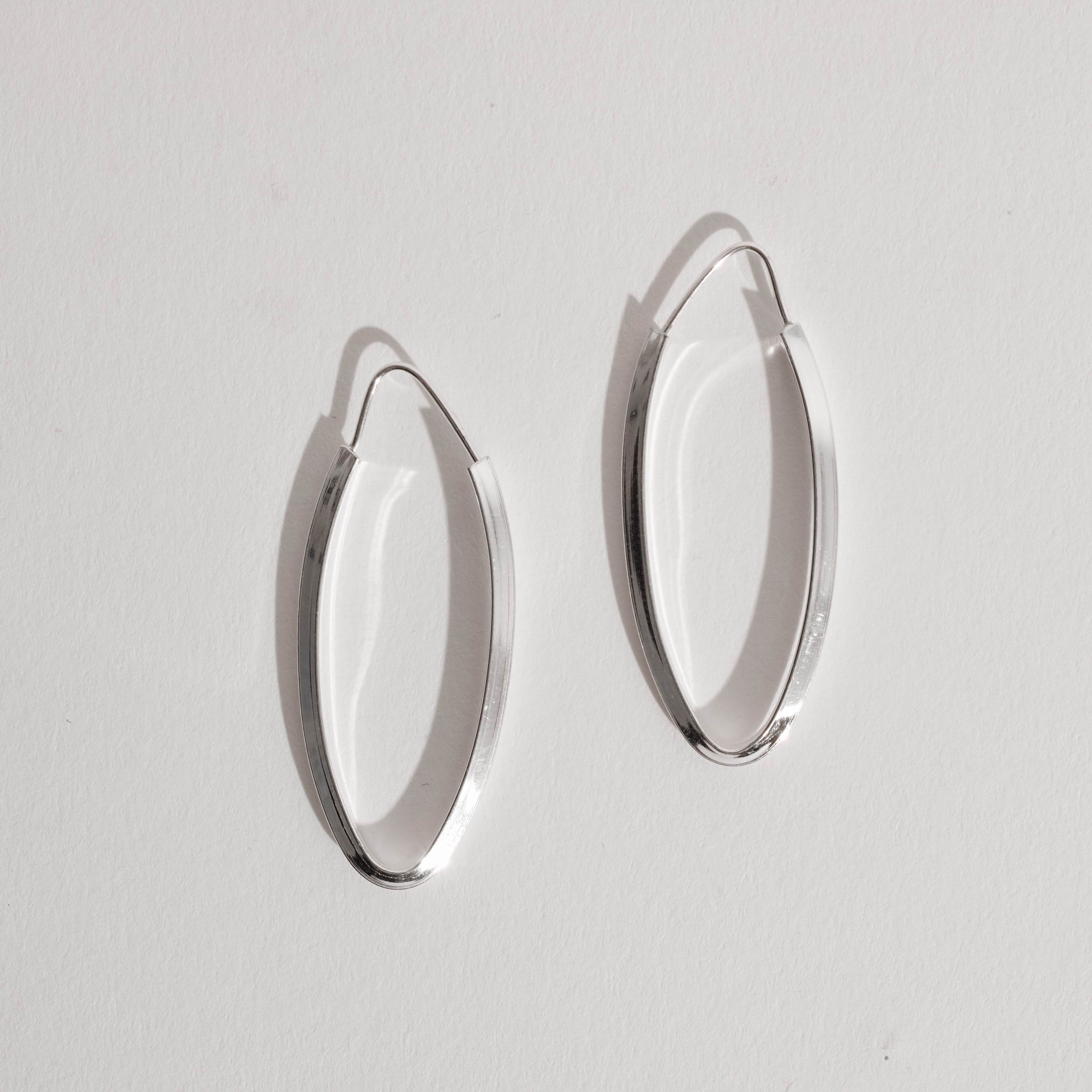 Argola oval 37x13mm fio triângulo