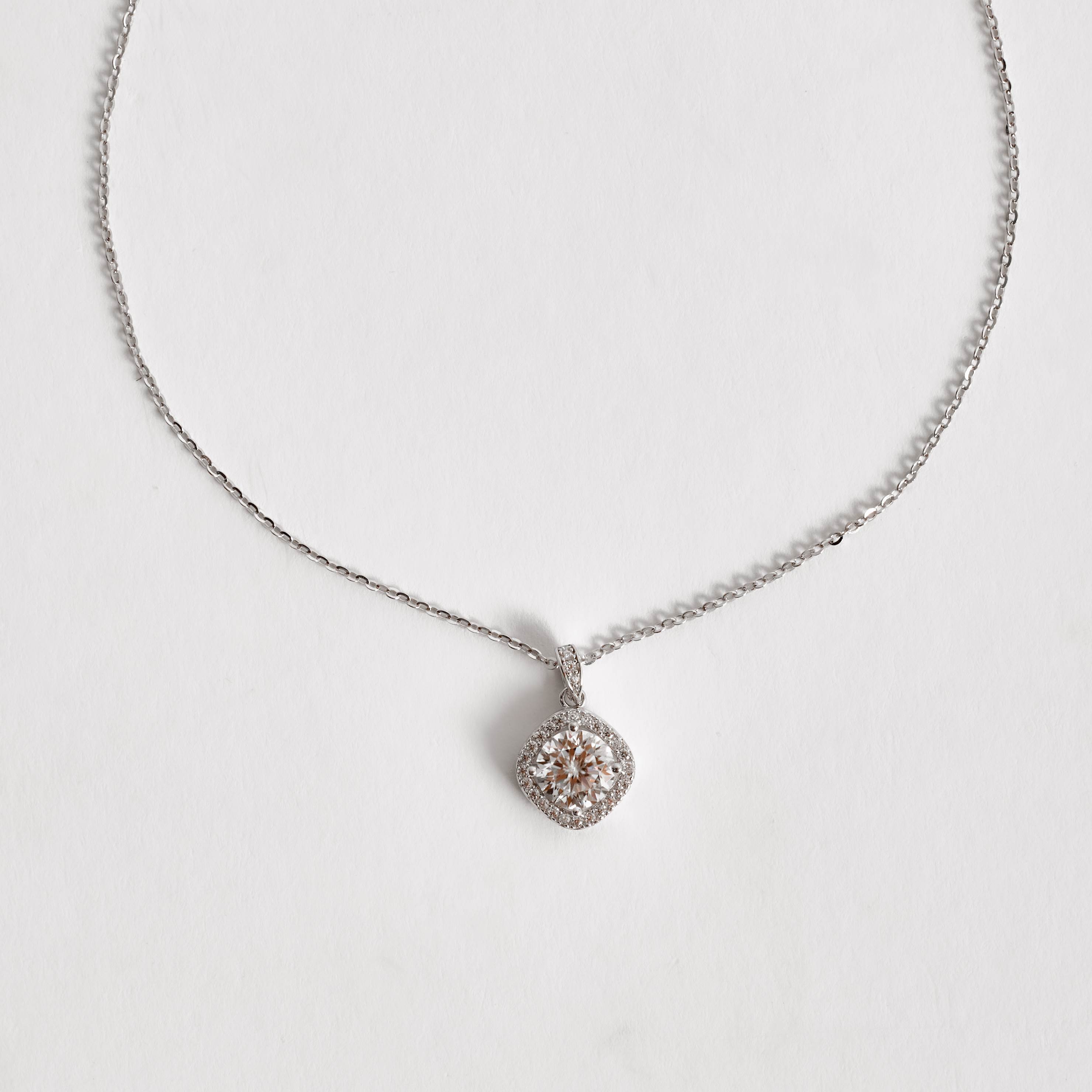 Imagem Colar pingente moissanite cristal 6.5mm com cravejado corrente cadeadinho 45cm ródio
