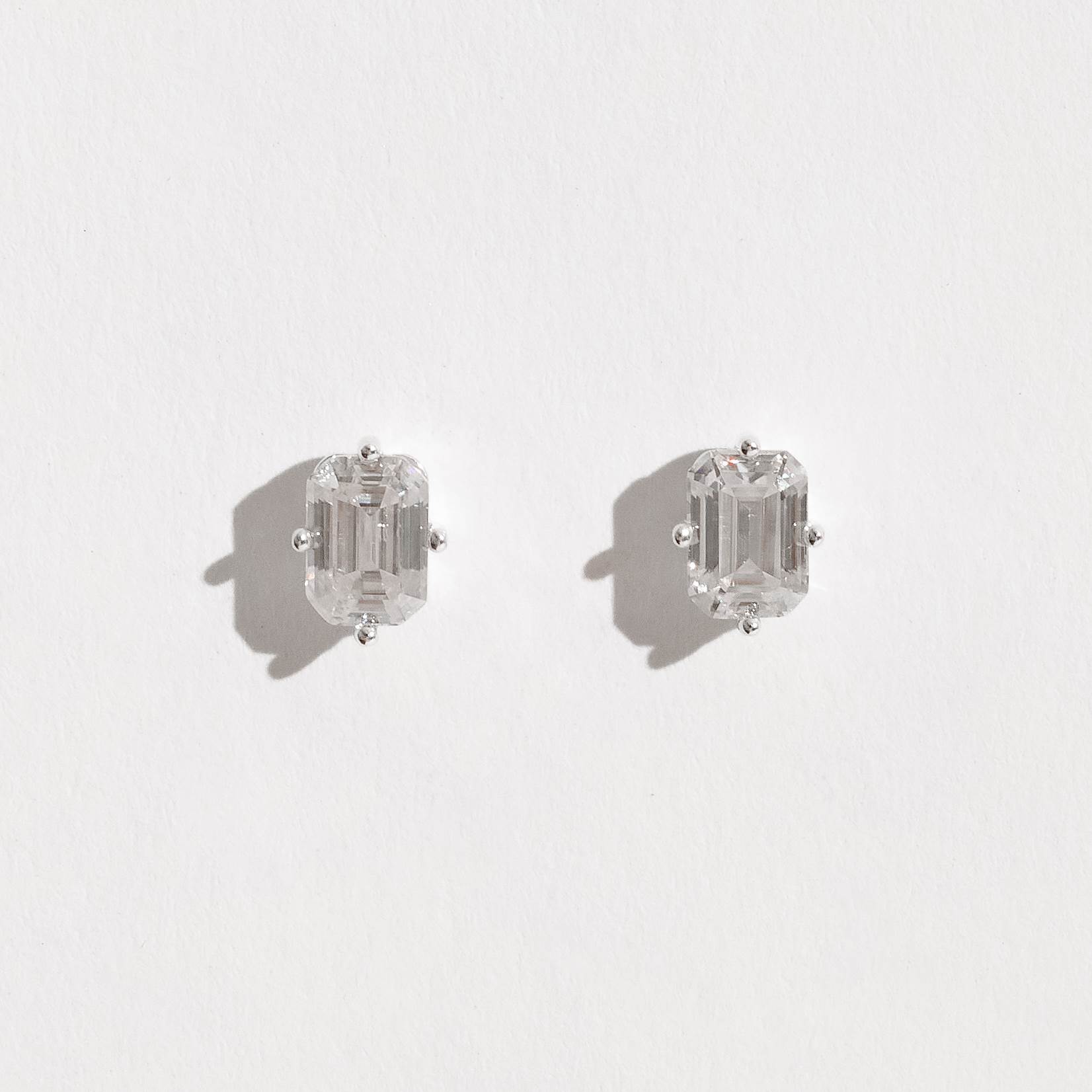 Brinco moissanite emerald 7x5mm