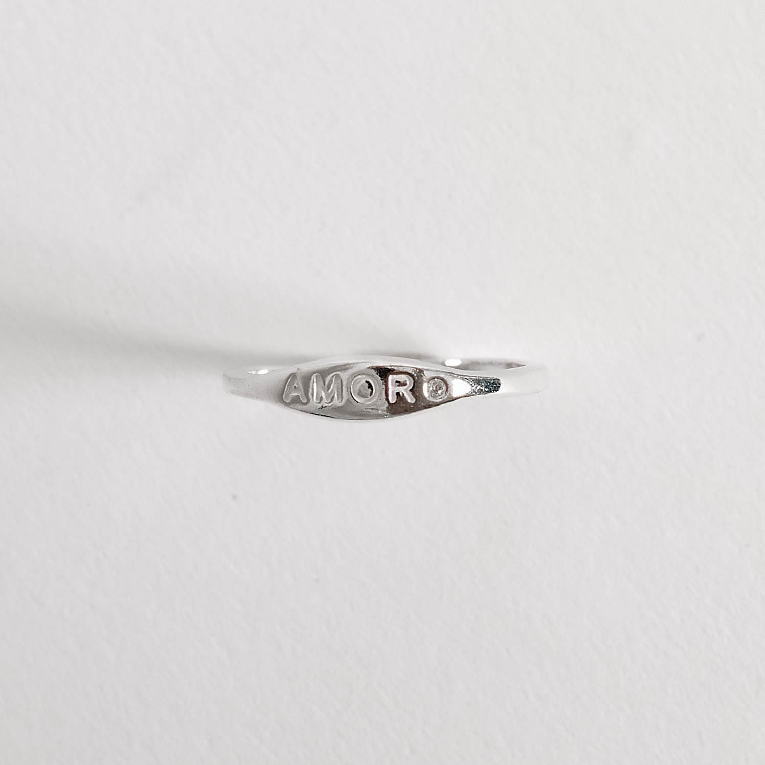 Imagem Anel escrito amor detalhe zircônia
