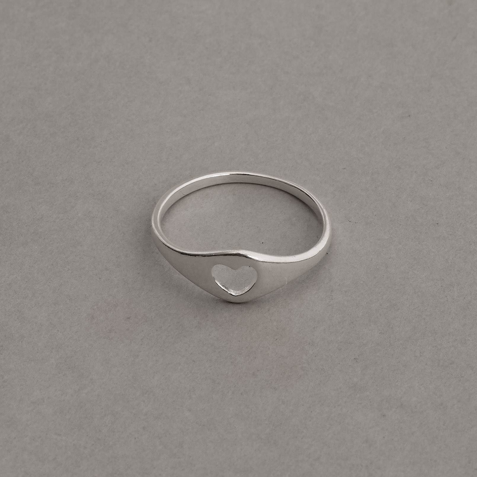 Imagem Secundária Anel detalhe coração vazado