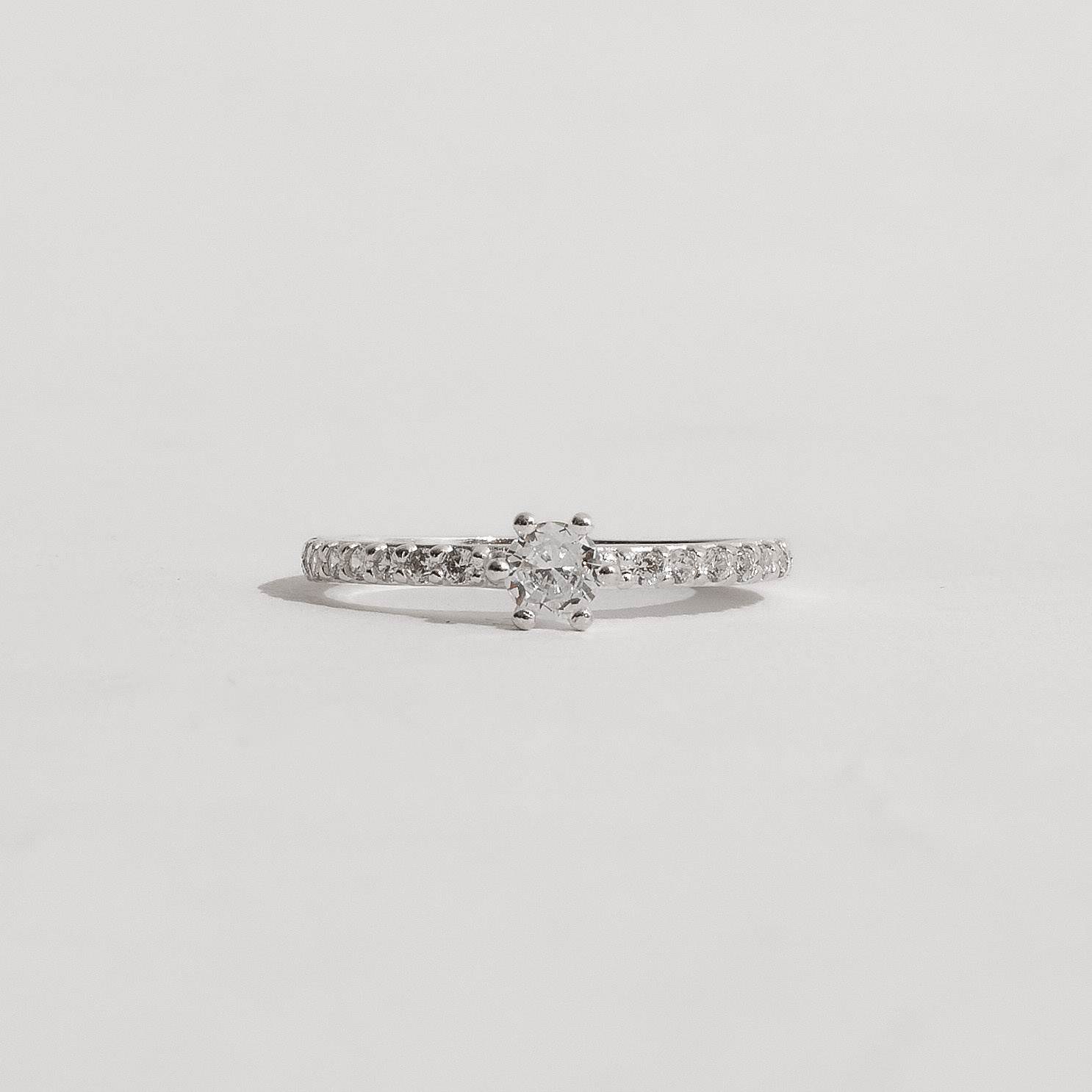 Anel meia aliança com solitário zircônia 4mm
