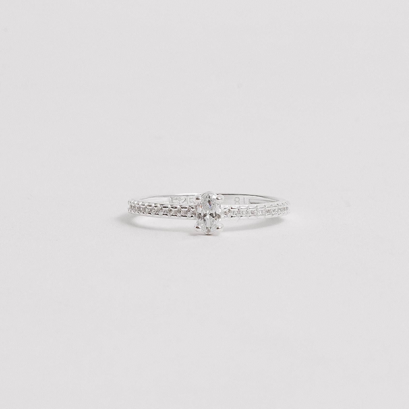 Anel zircônia oval 5mm com cravejado