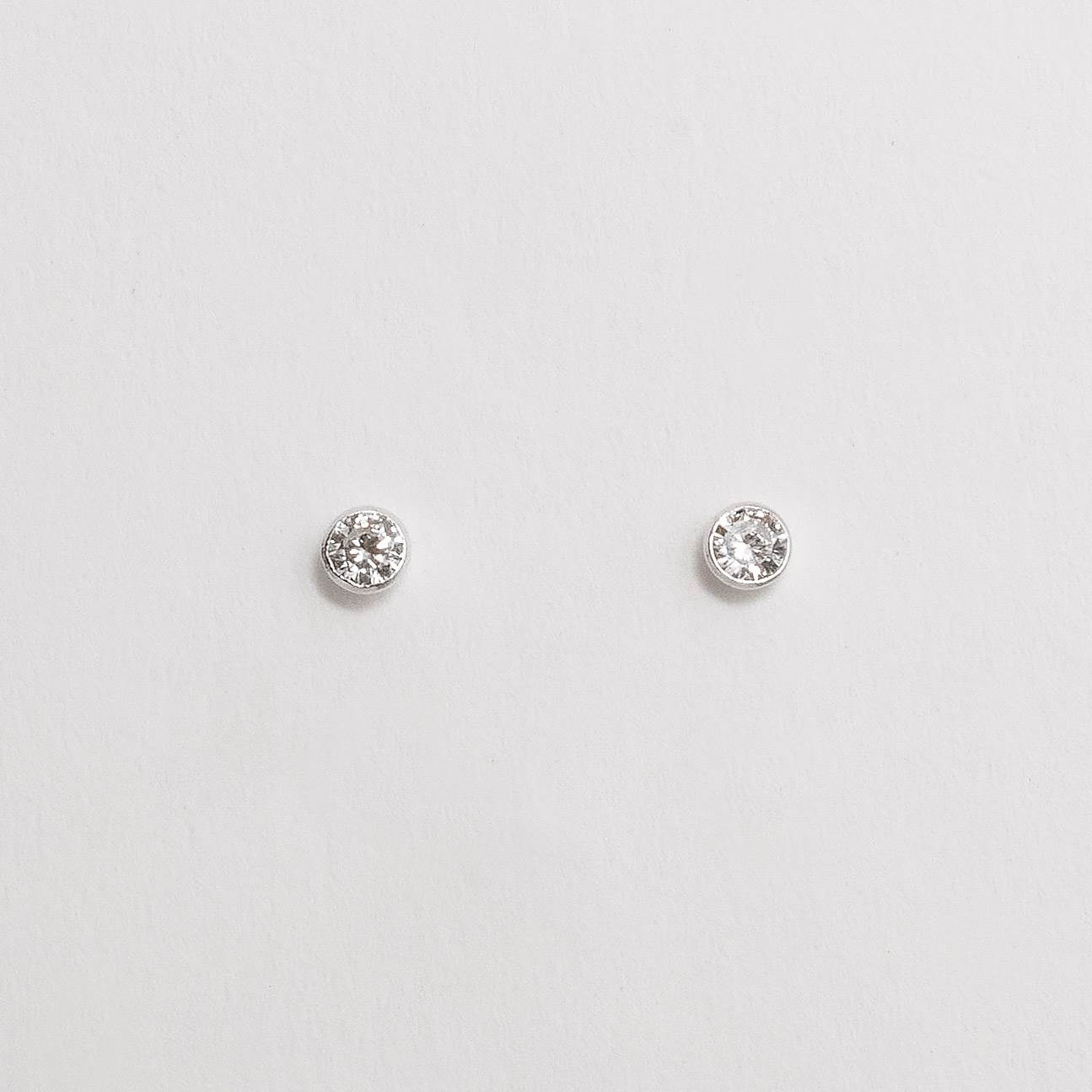Brinco zircônia europeia redonda embutida 3mm