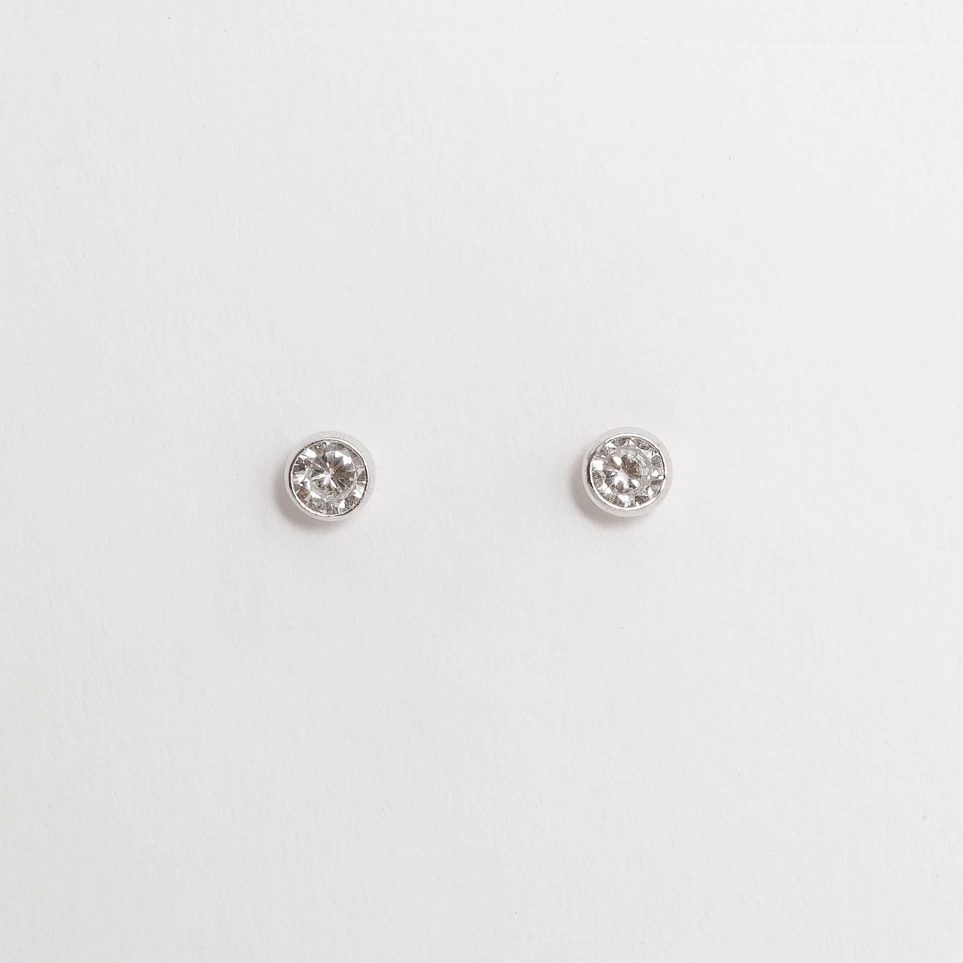 Brinco zircônia europeia redonda embutida 4mm
