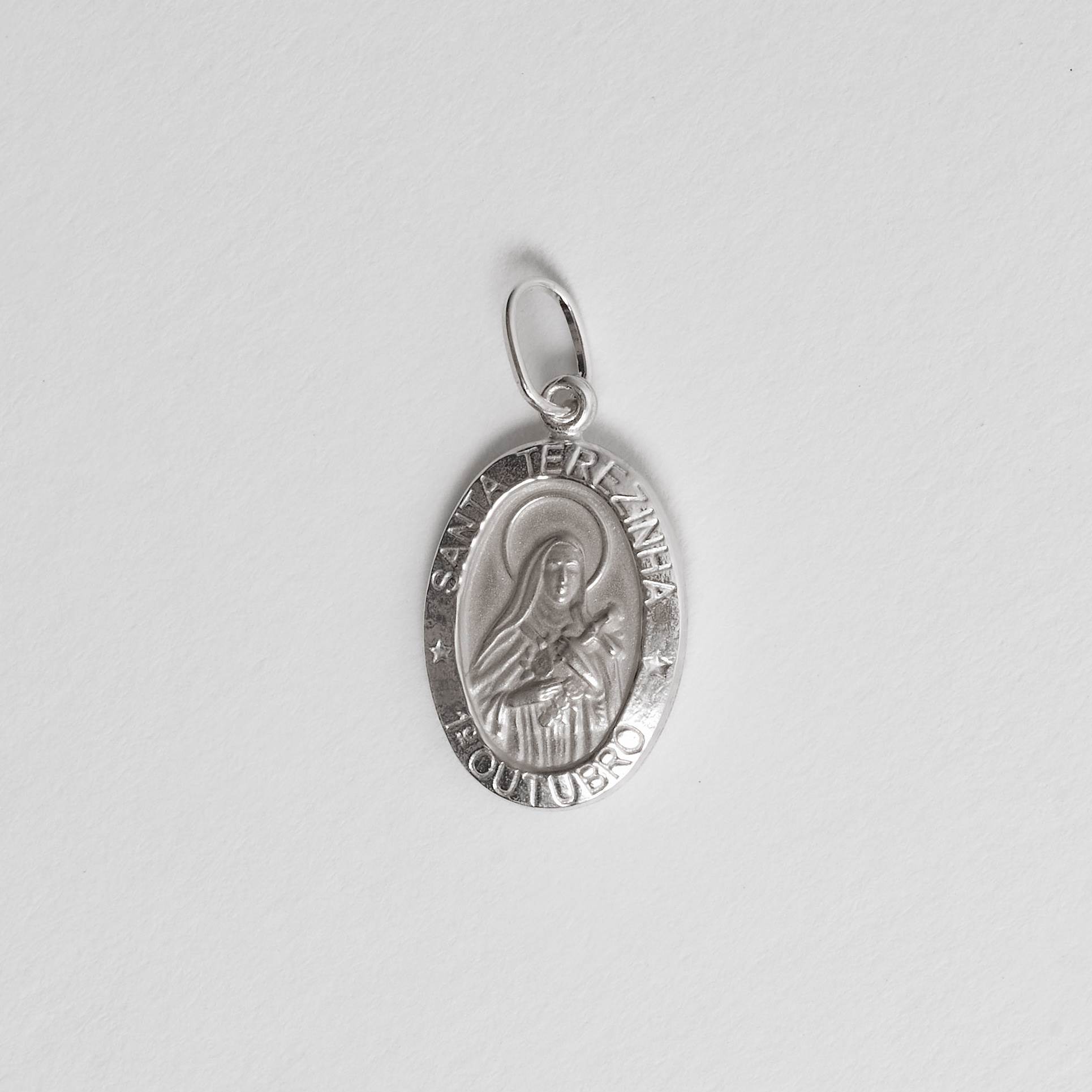 Pingente medalha dupla face Santa Terezinha e cruz 16mm