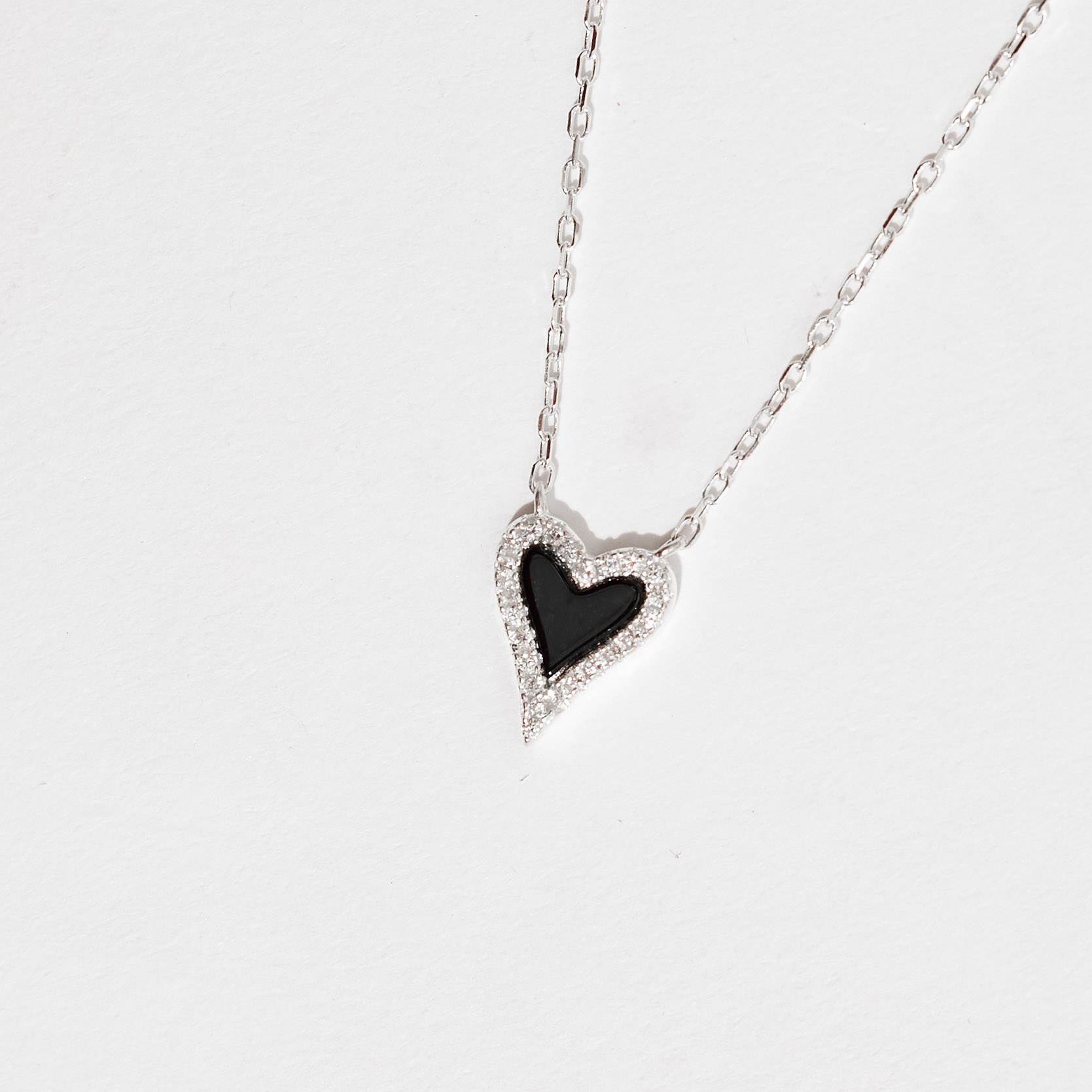 Colar coração pedra ônix com cravejado 11mm corrente cadeado 45+5cm