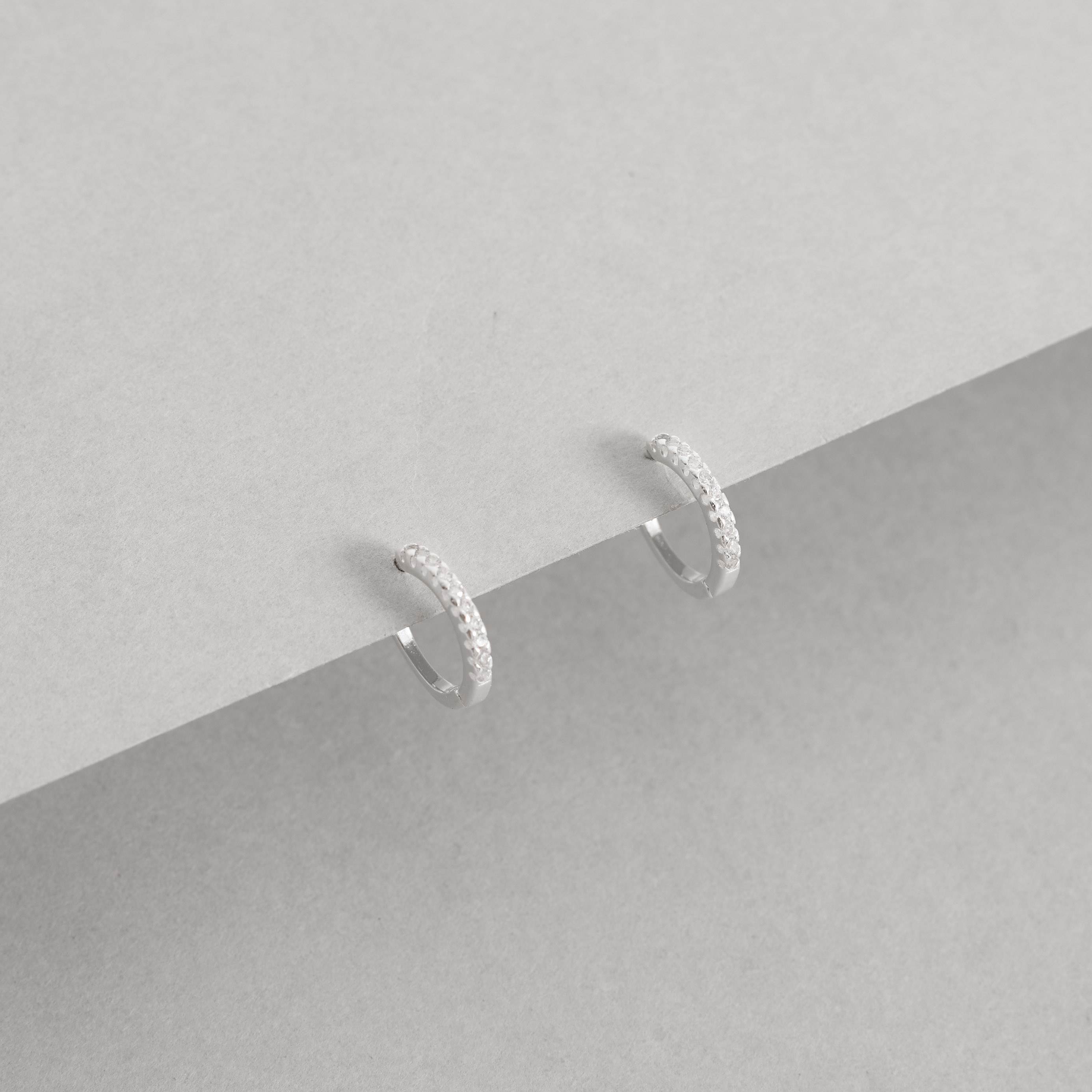 Argola redonda click 12mm cravejada cristal