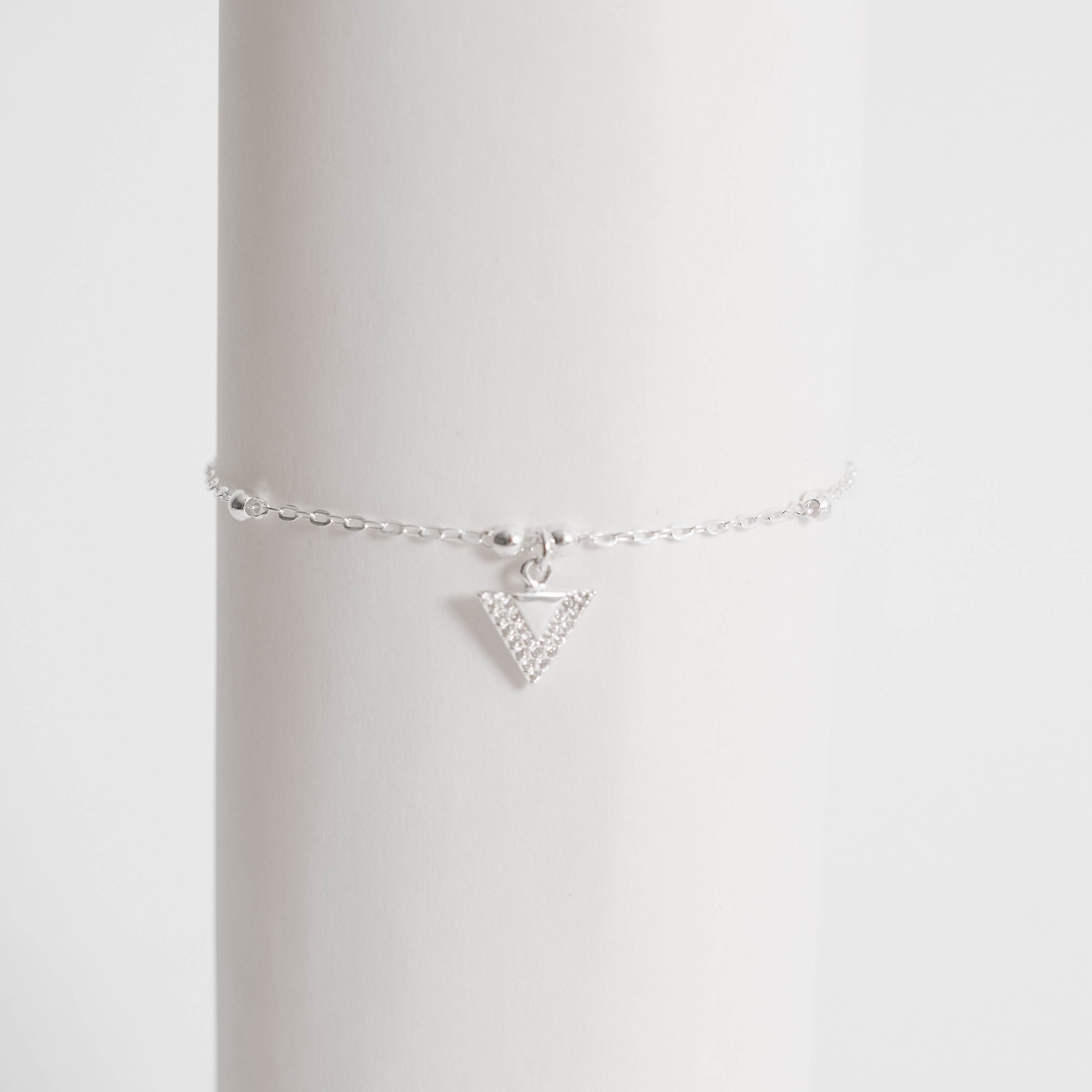 Pulseira entremeio bolas com pingente triângulo invertido cravejado 11mm