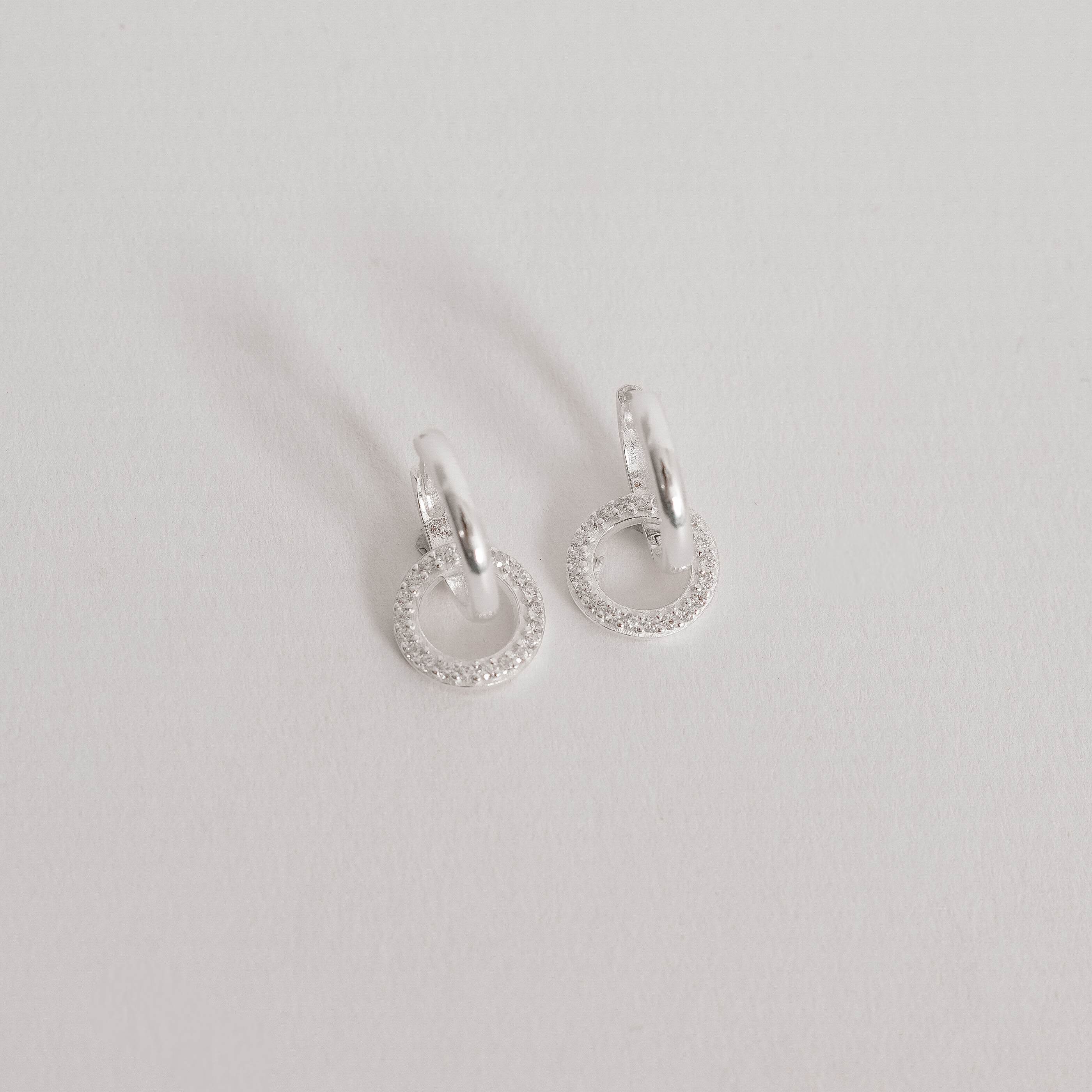 Imagem Secundária Argola click 13mm com pingente círculo cravejado 11mm