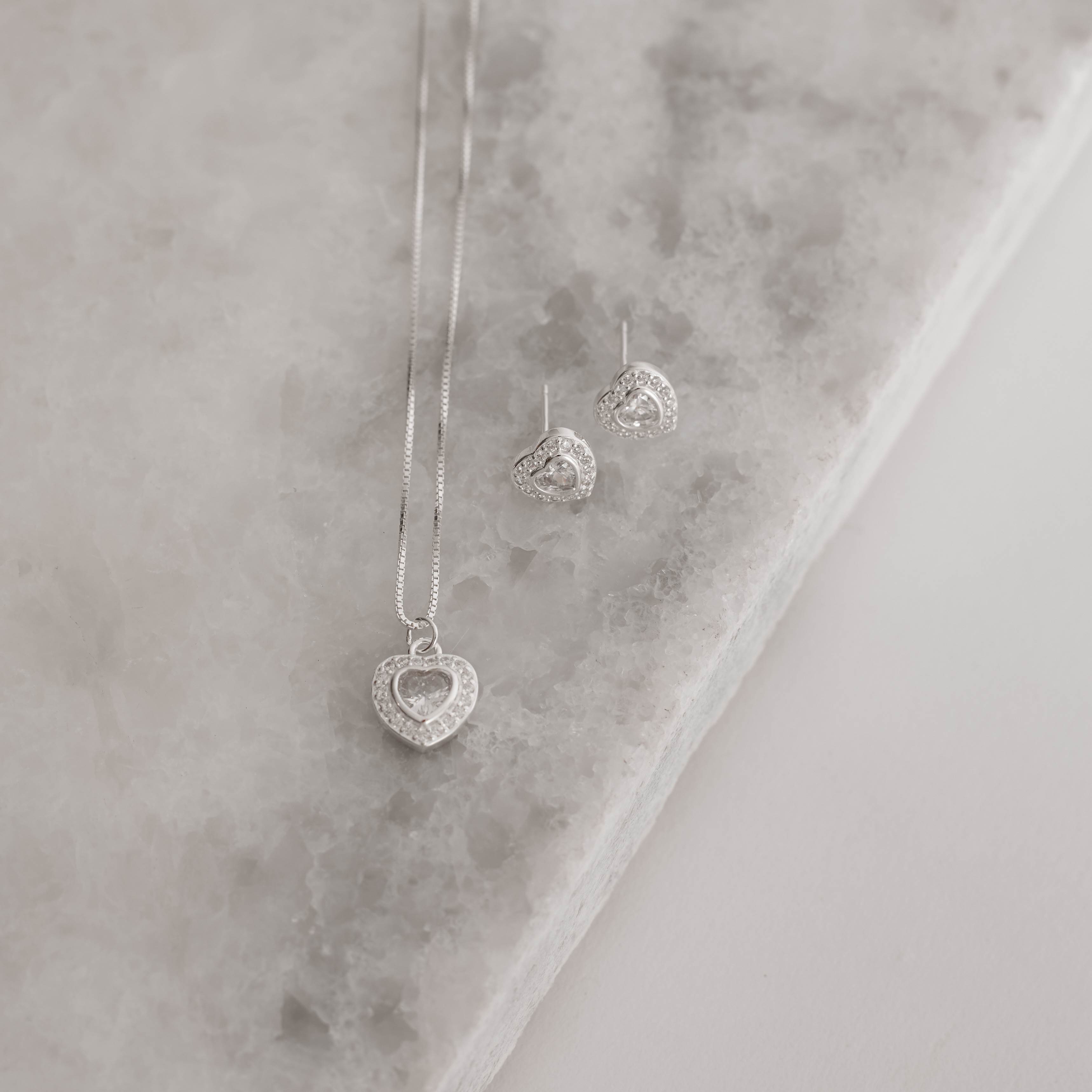Conjunto brinco e colar zircônia coração embutida cristal com cravejado 10mm 45cm