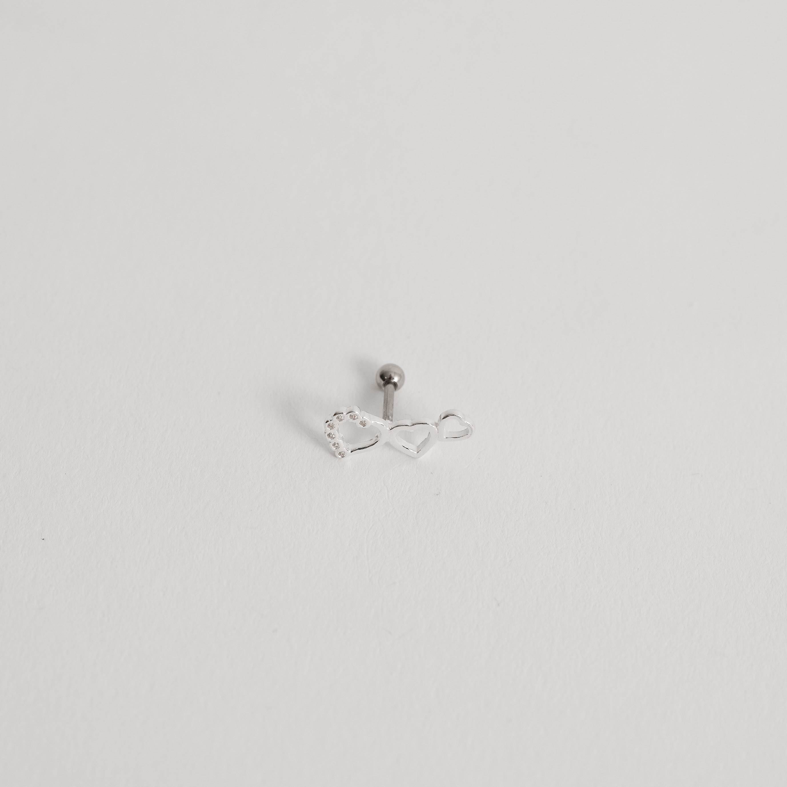 Imagem Secundária Piercing haste 3 corações vazados detalhe cravejado esquerdo 15mm