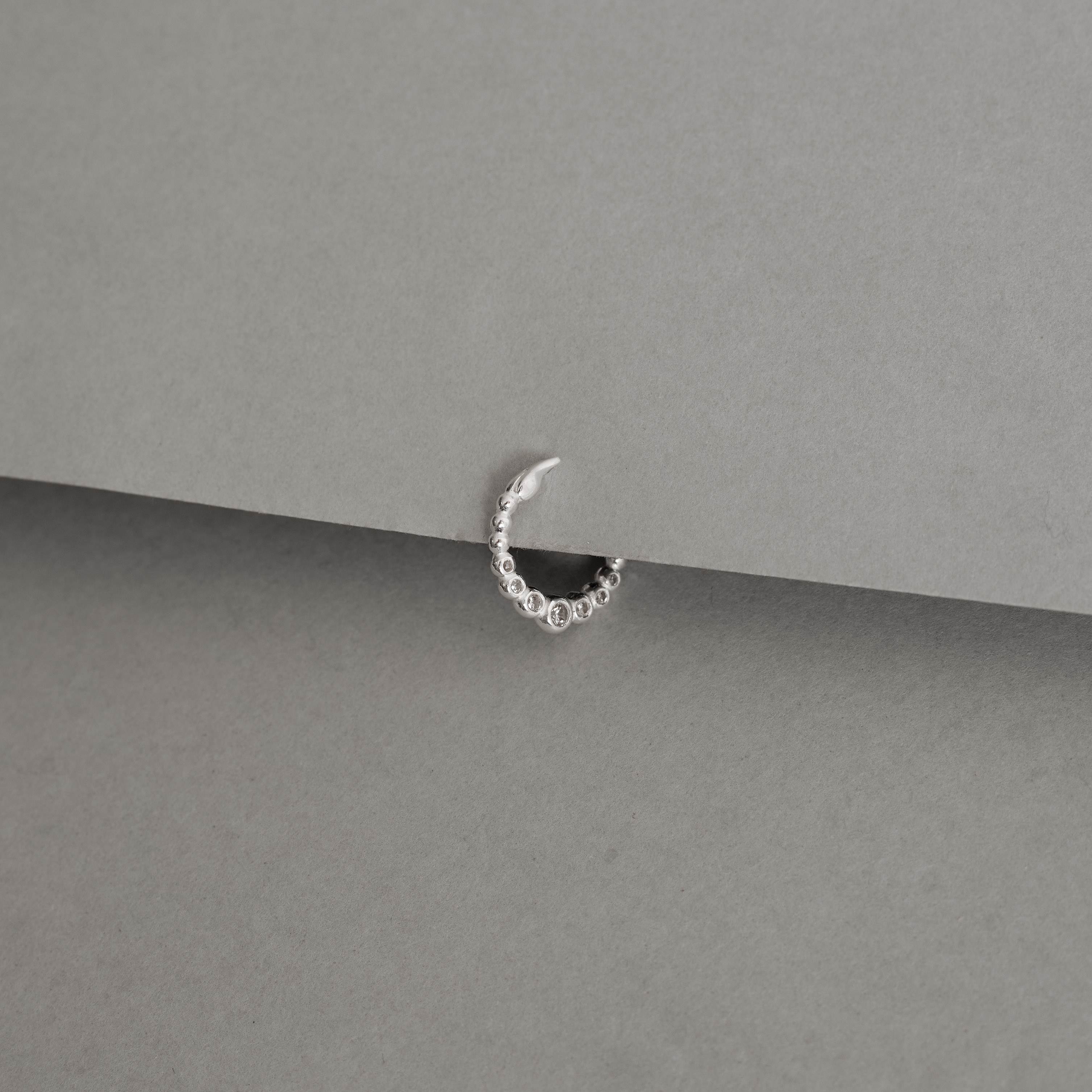 Imagem Secundária Piercing argola 12mm trava cravejada orelha direita