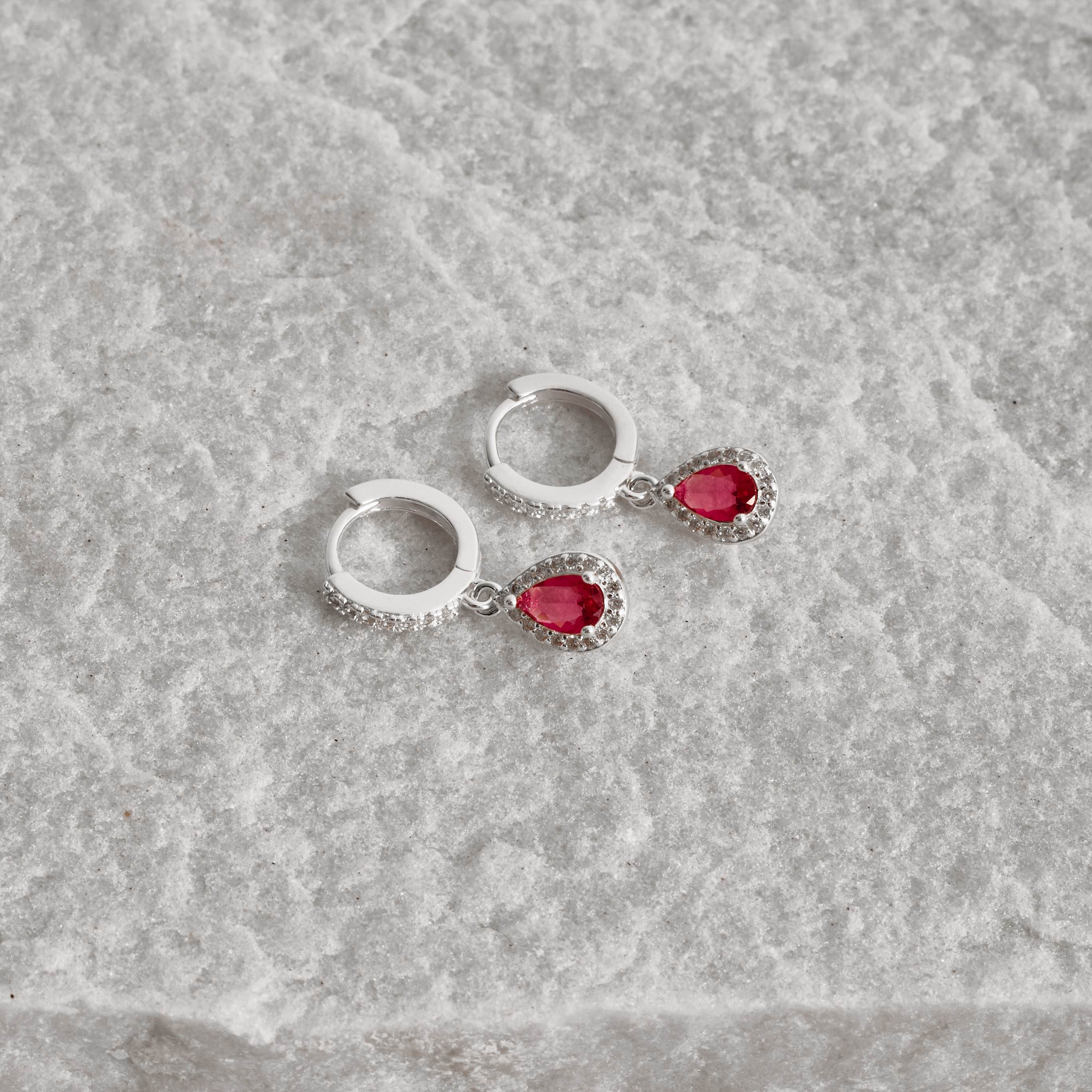 Argola click cravejada 11mm pingente zircônia gota rubi