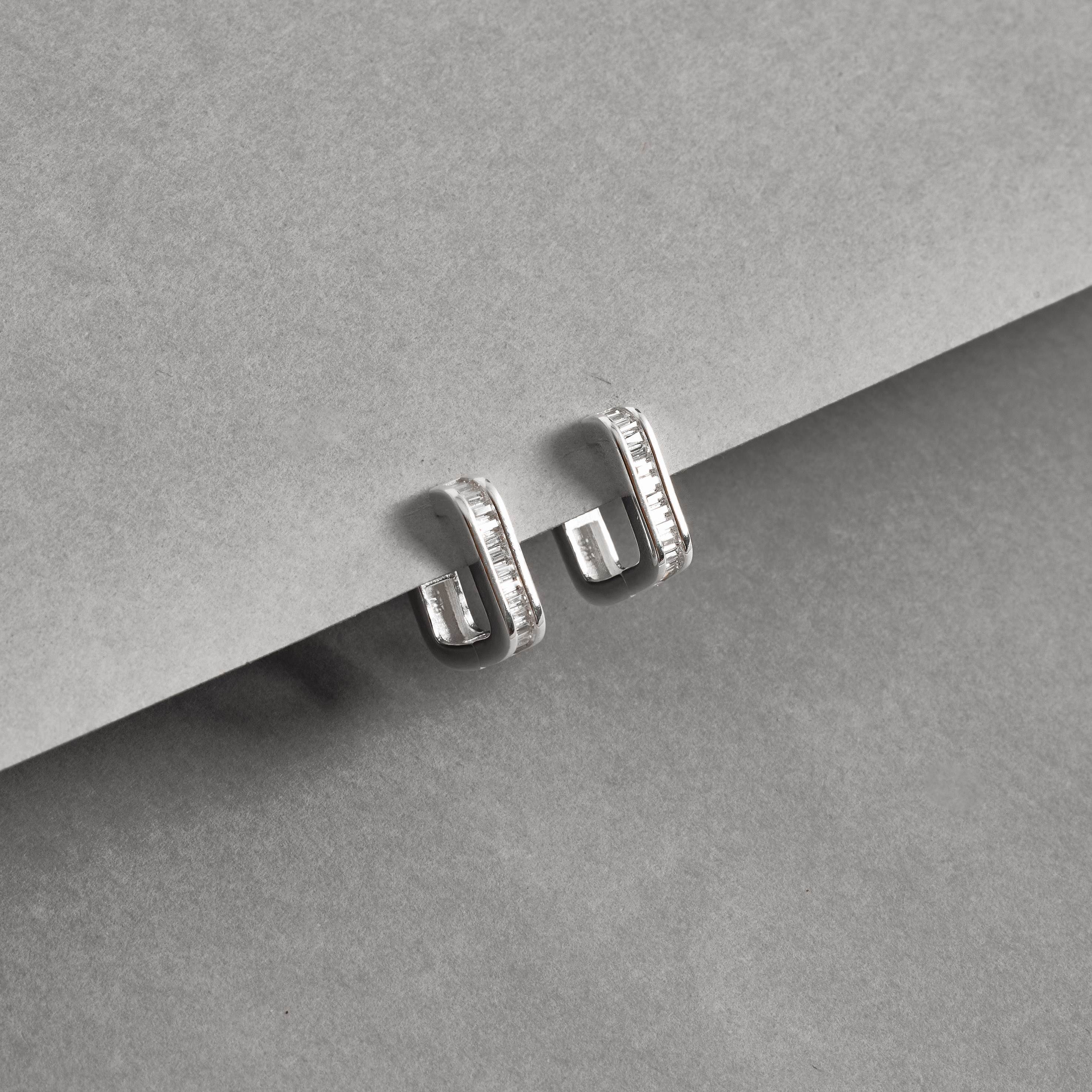 Argola click quadrada com zircônias retangulares 13mm 