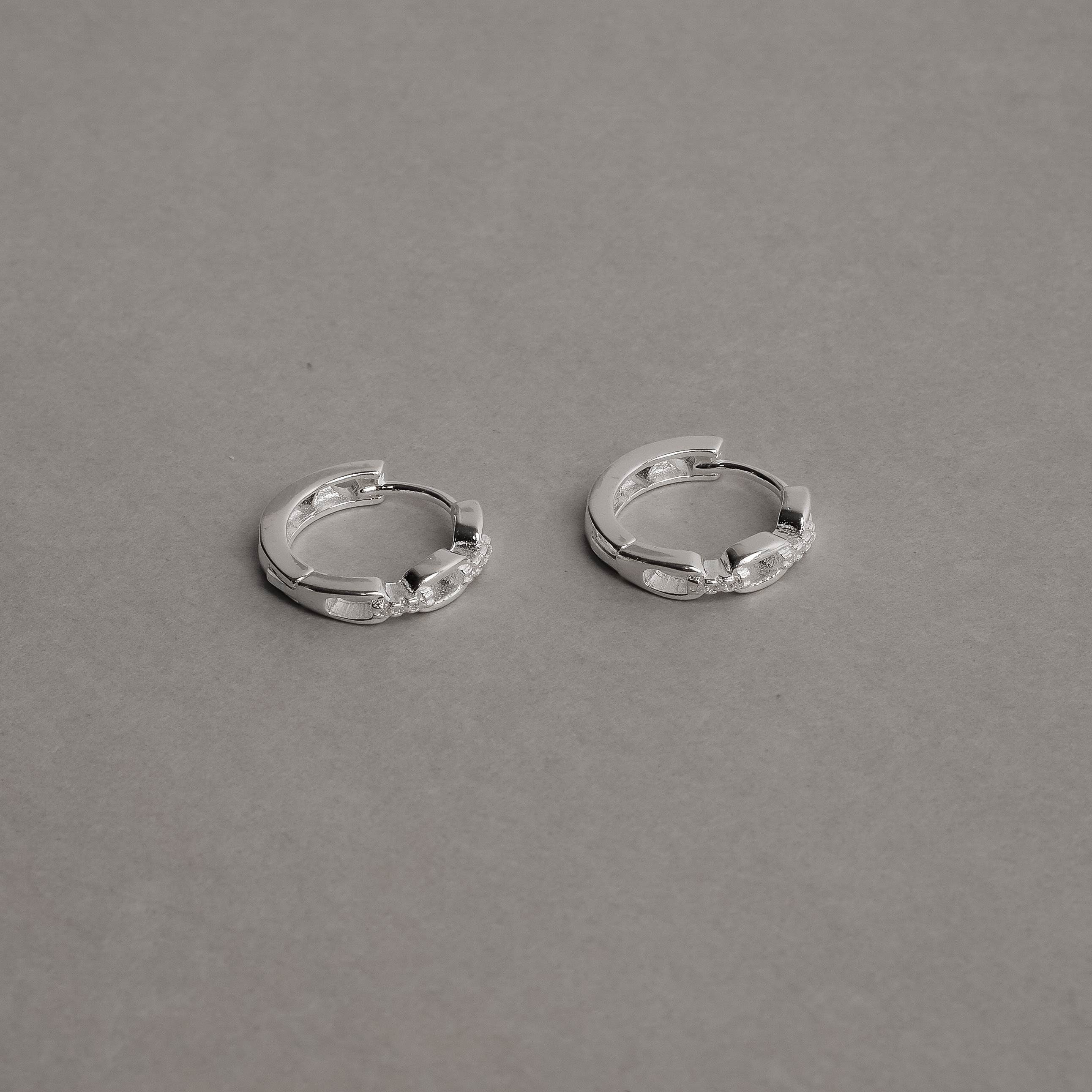 Argola click corrente com zircônias 14mm detalhe corações vazados