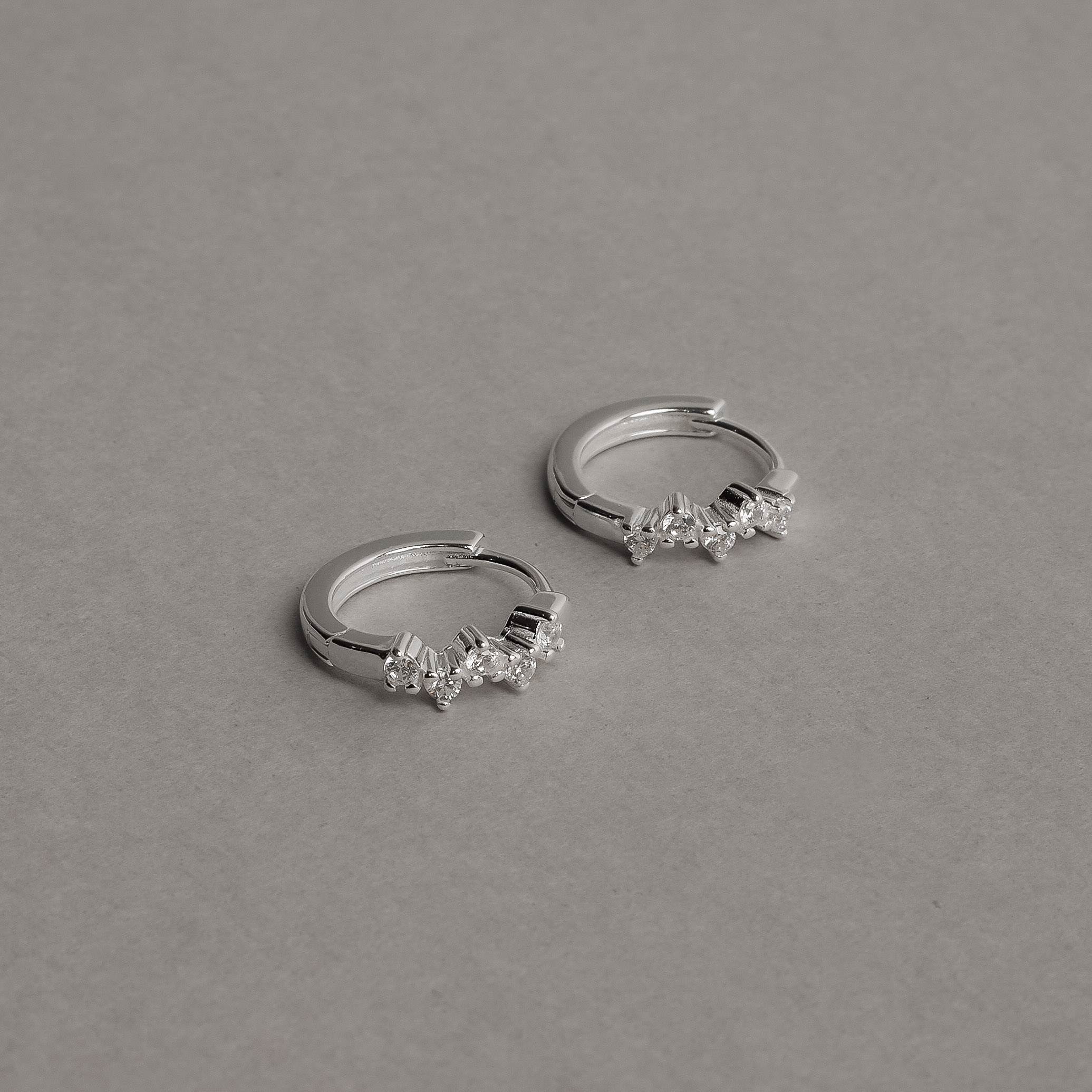 Imagem Secundária Argola click 13mm com zircônias redondas