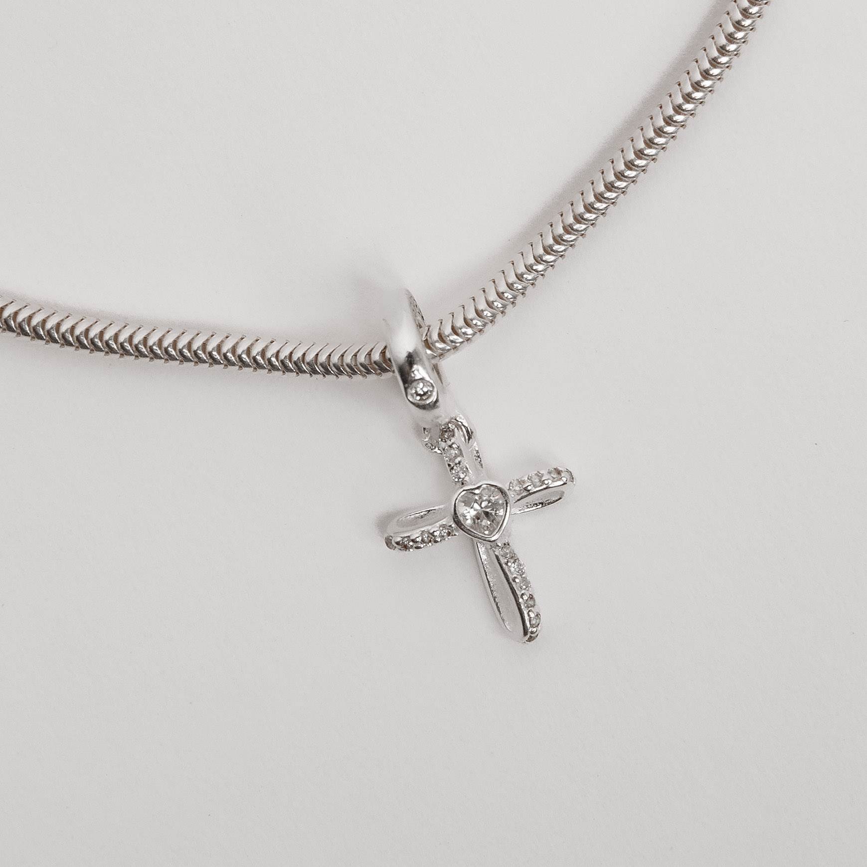 Imagem Secundária Berloque pingente cruz cravejada com zircônia coração 15mm elo escrito forever envelhecido
