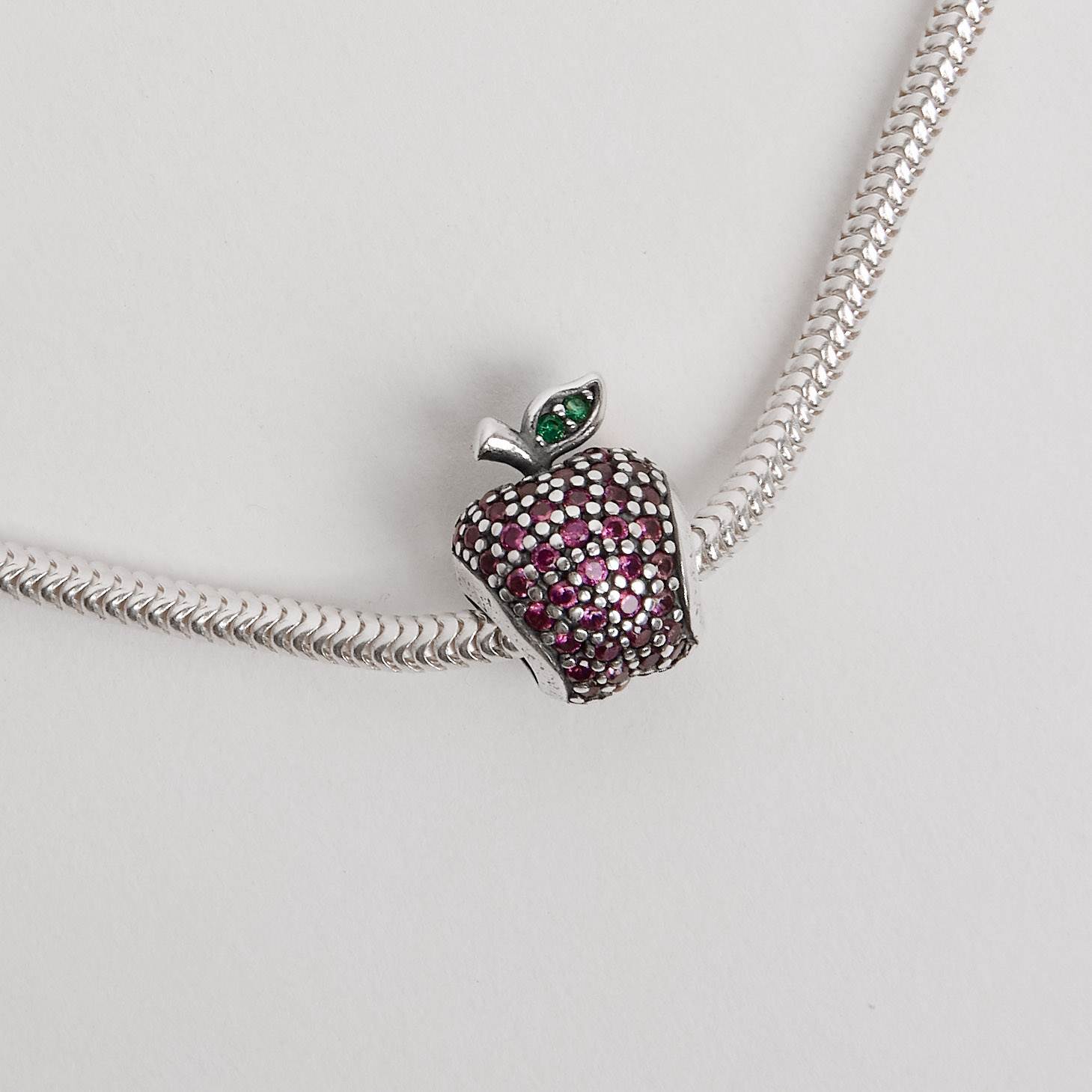 Imagem Secundária Berloque pingente maçã cravejada rosa 13mm envelhecido