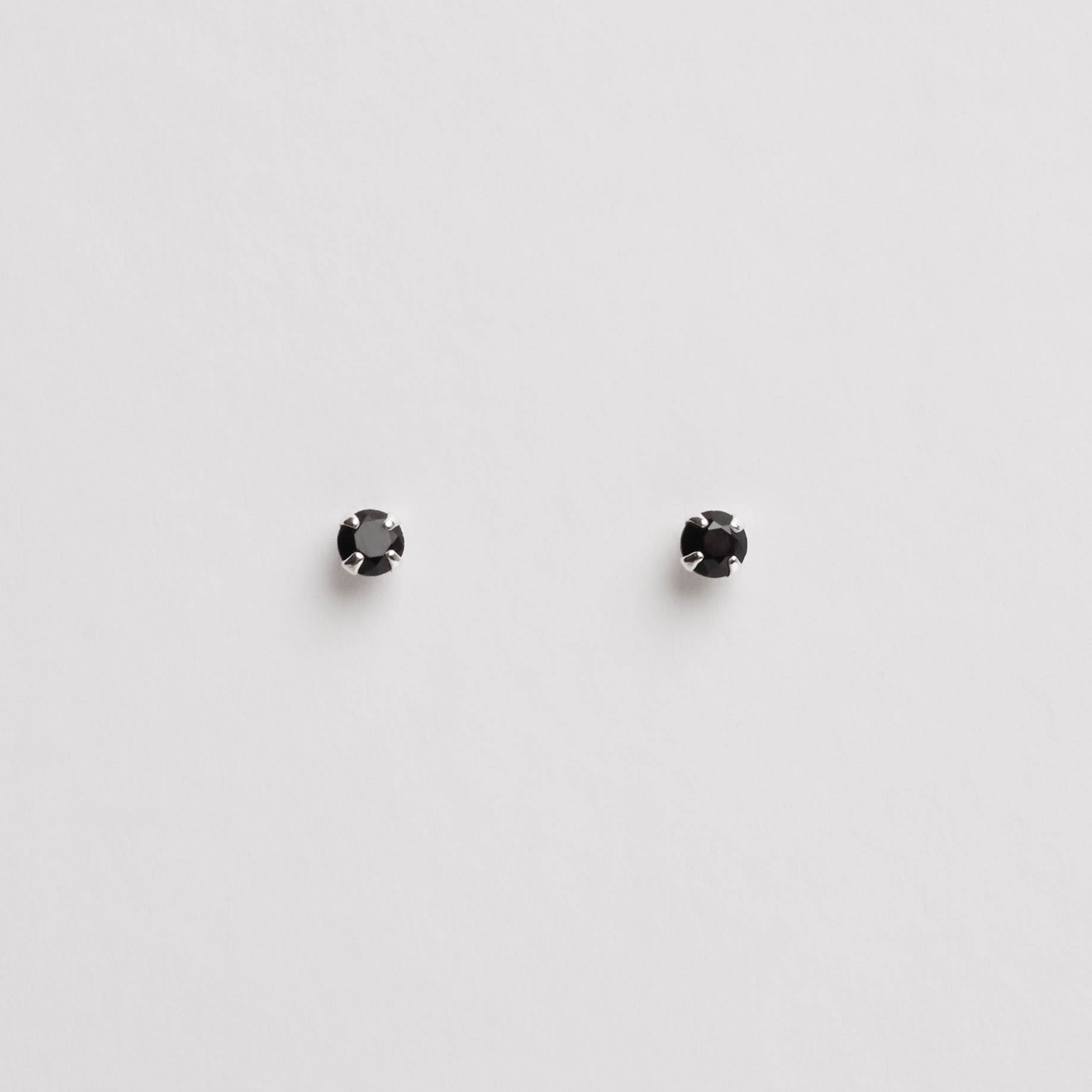 Brinco zircônia redonda ônix 3mm