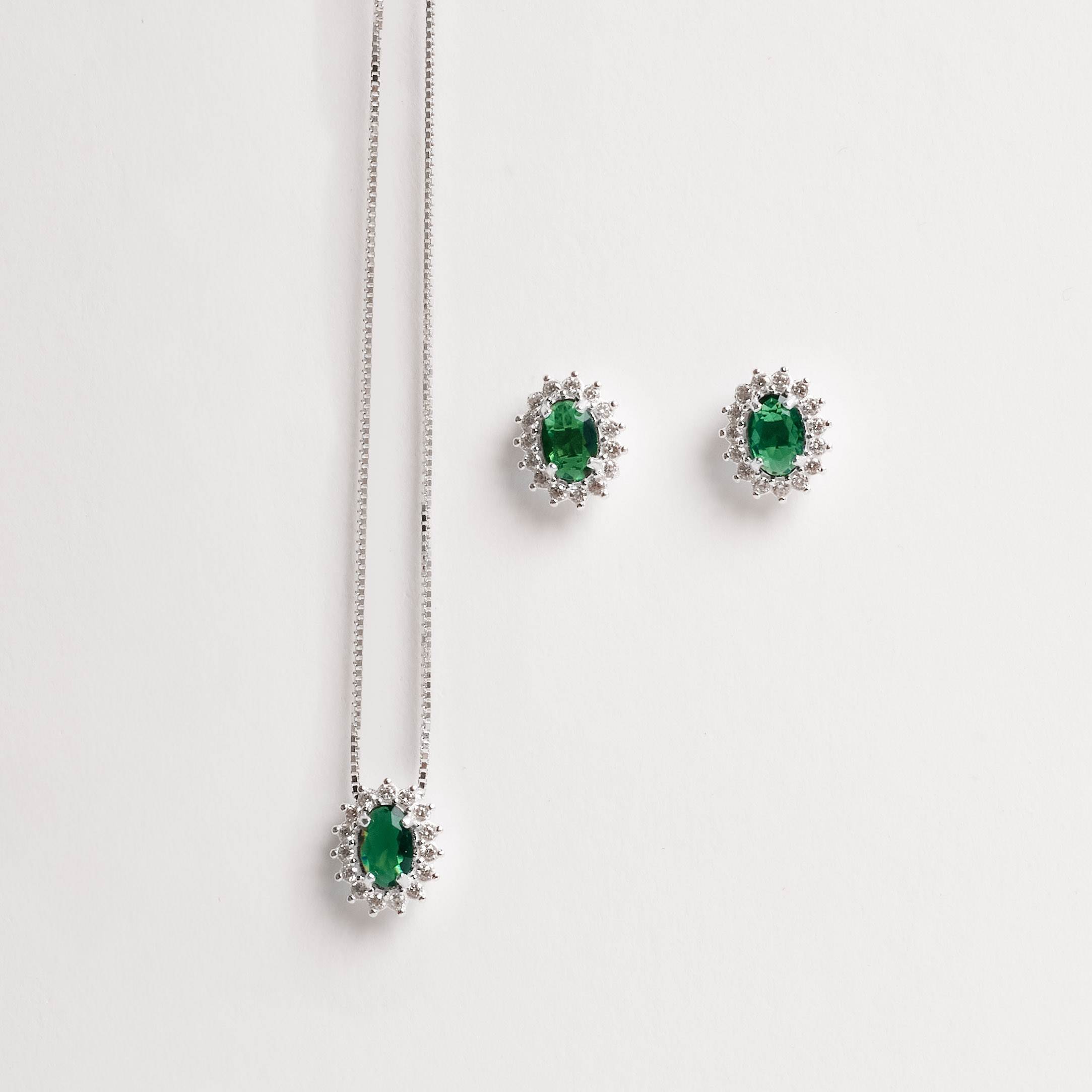 Imagem Conjunto brinco e colar zircônia oval esmeralda com cravejado 10mm 45cm