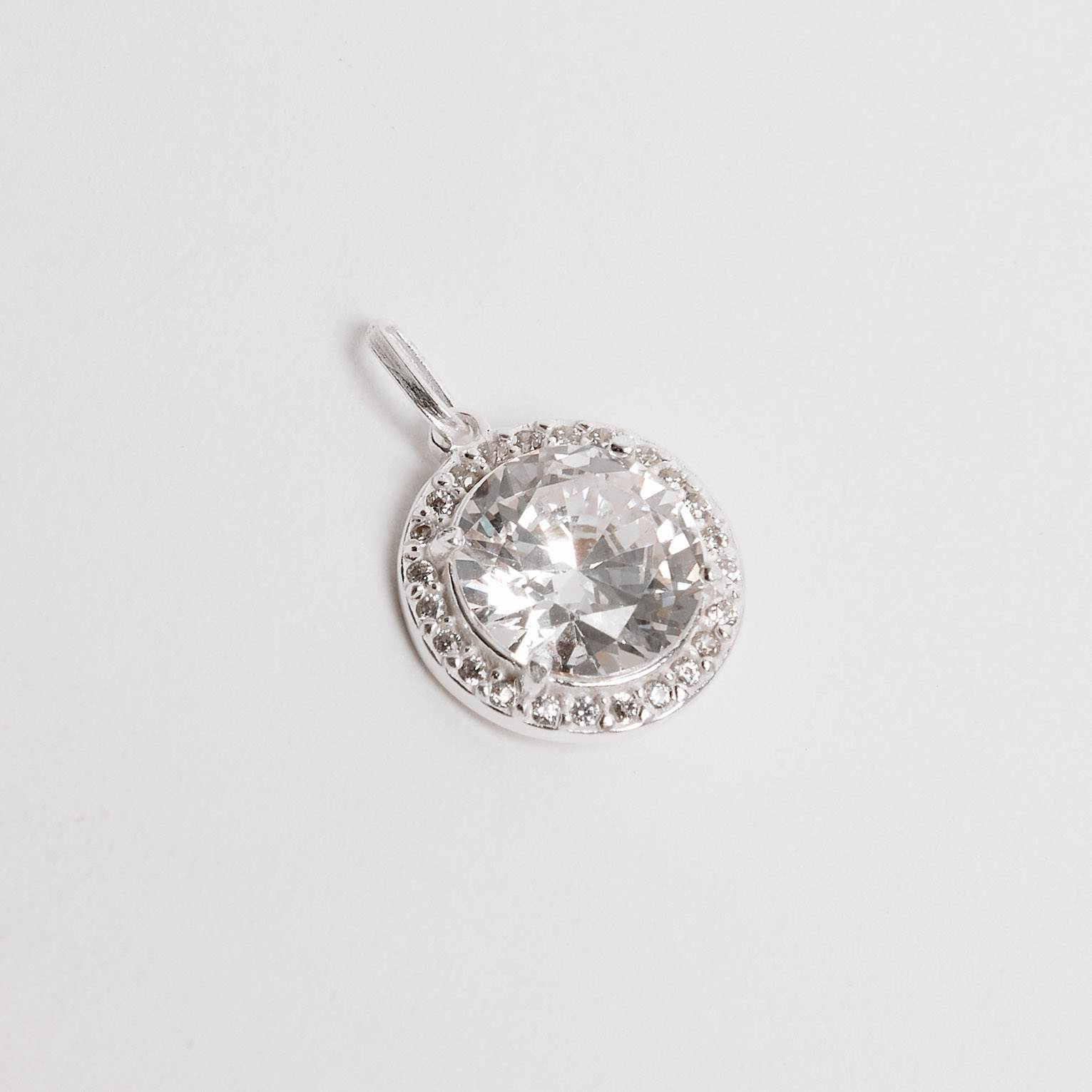 Pingente zircônia redonda com cravejado 14mm