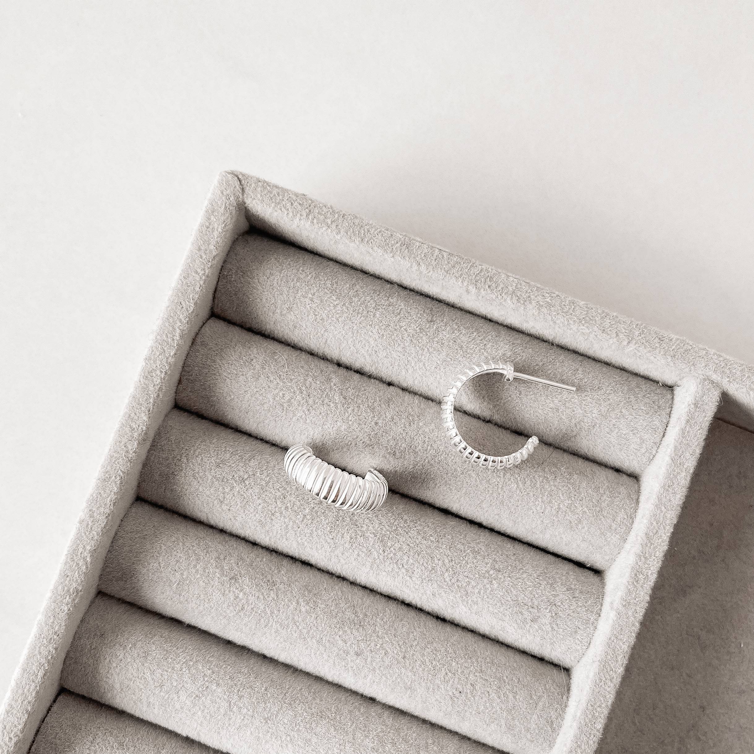 Imagem Secundária Argola detalhe riscado 16mm tarraxa