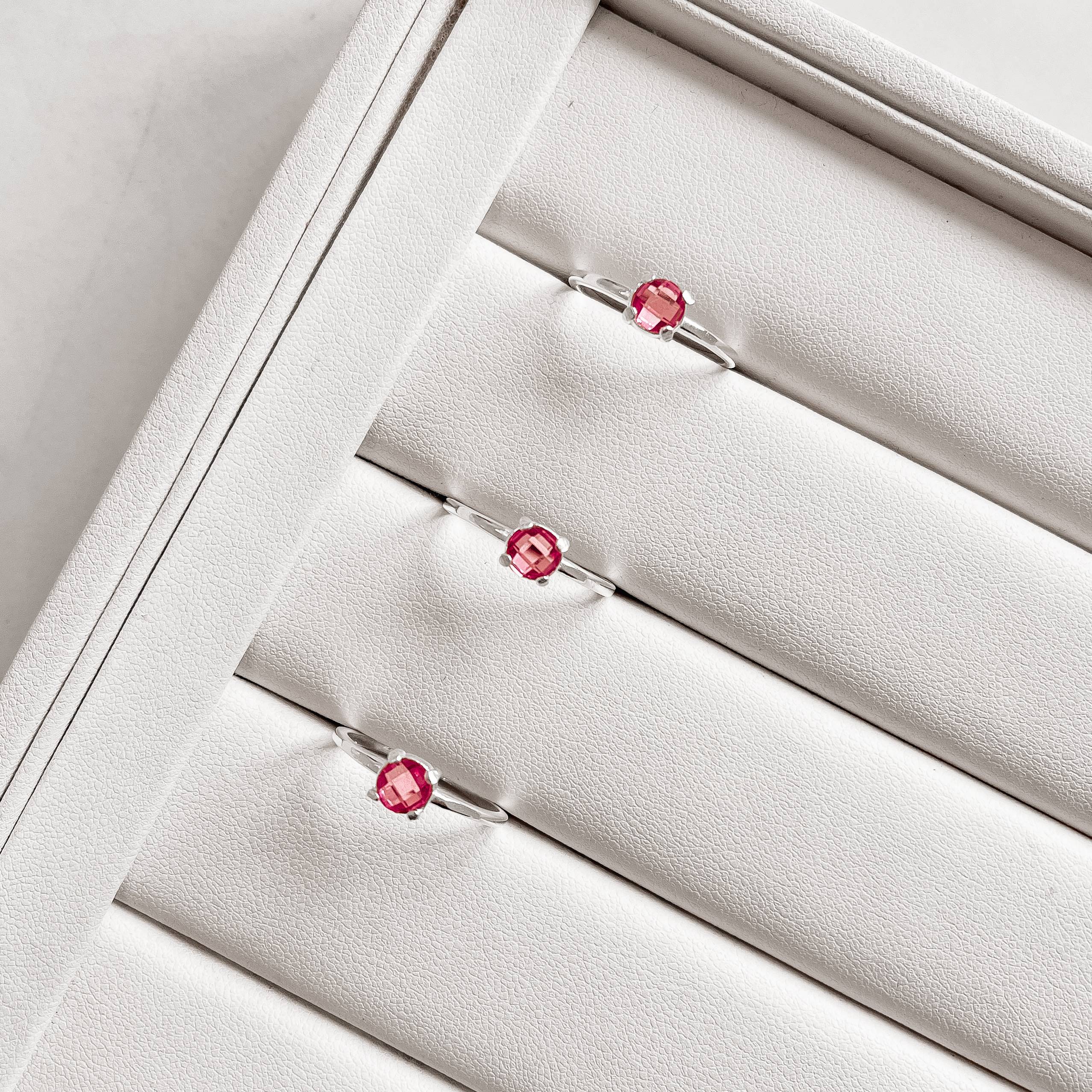 Anel solitário zircônia facetada rosa 5mm