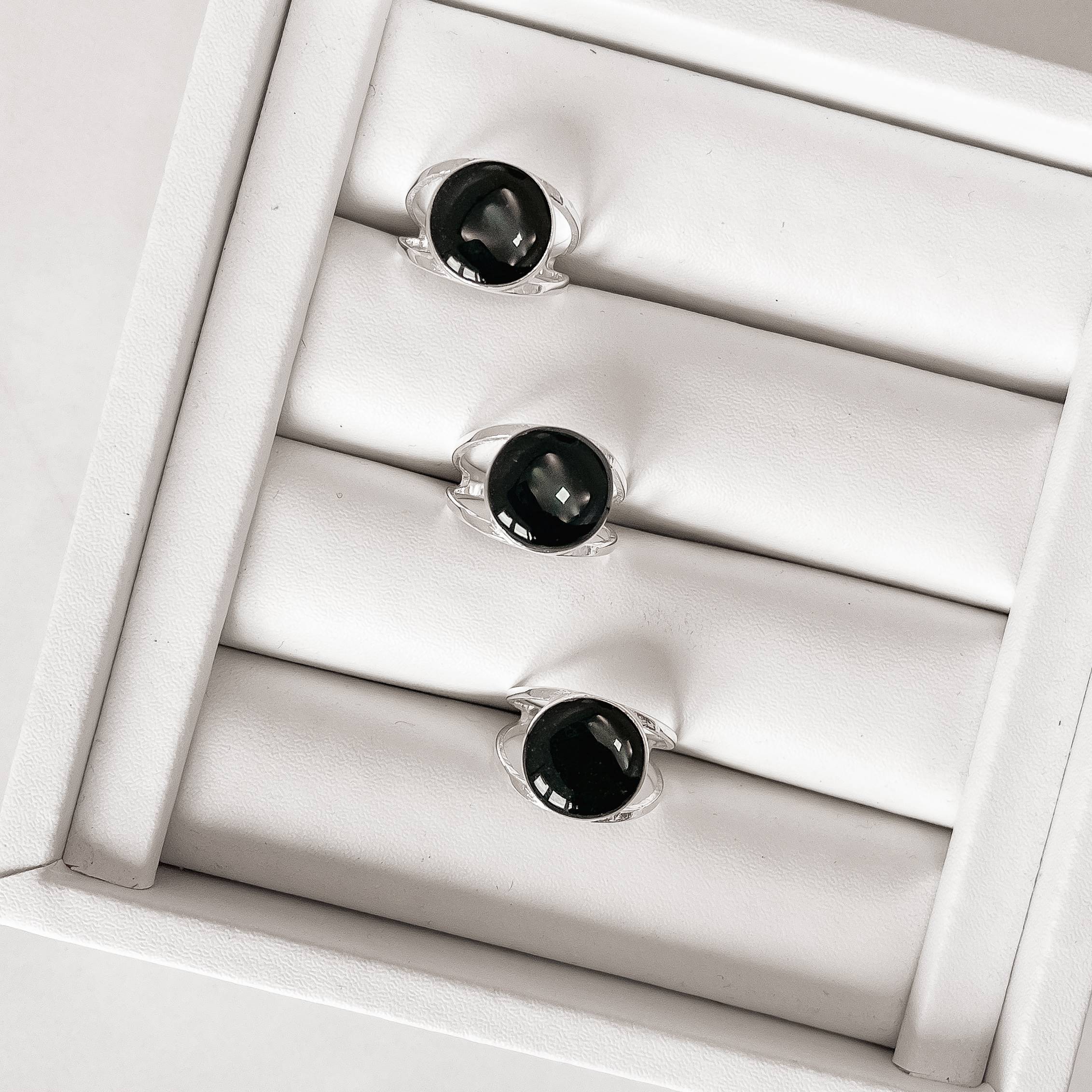 Anel largo dois fios círculo resina